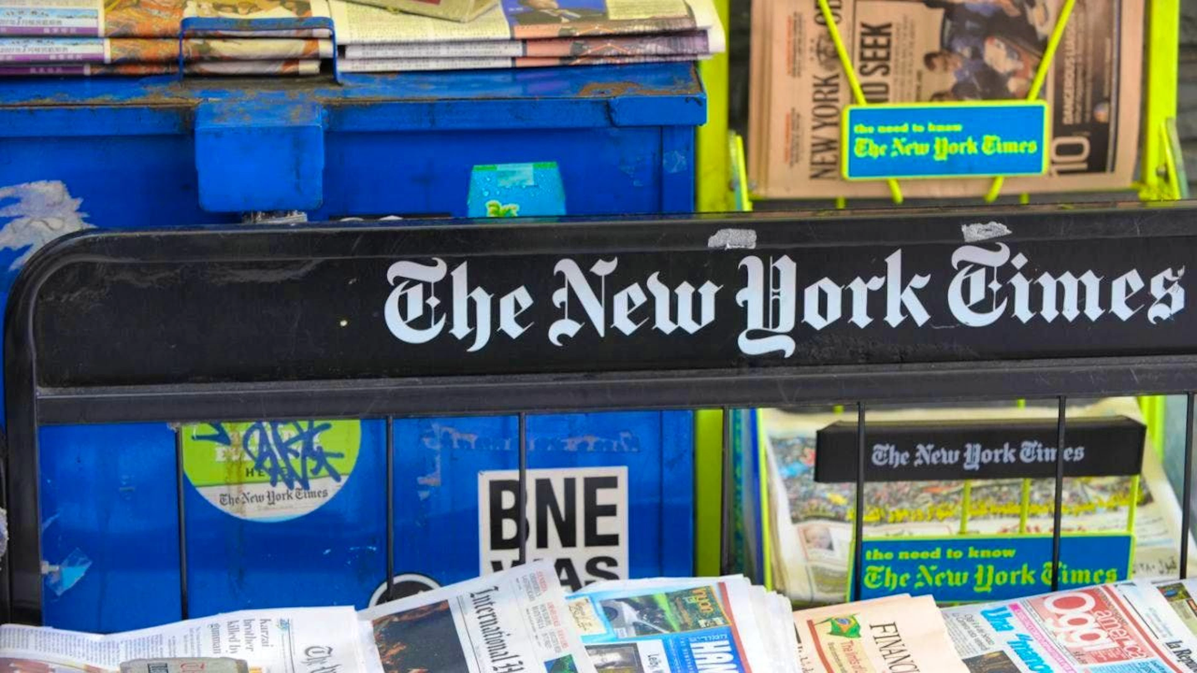 ARCHIVE - Newspapers on display in a newsagent's in New York. Photo: Soeren Stache