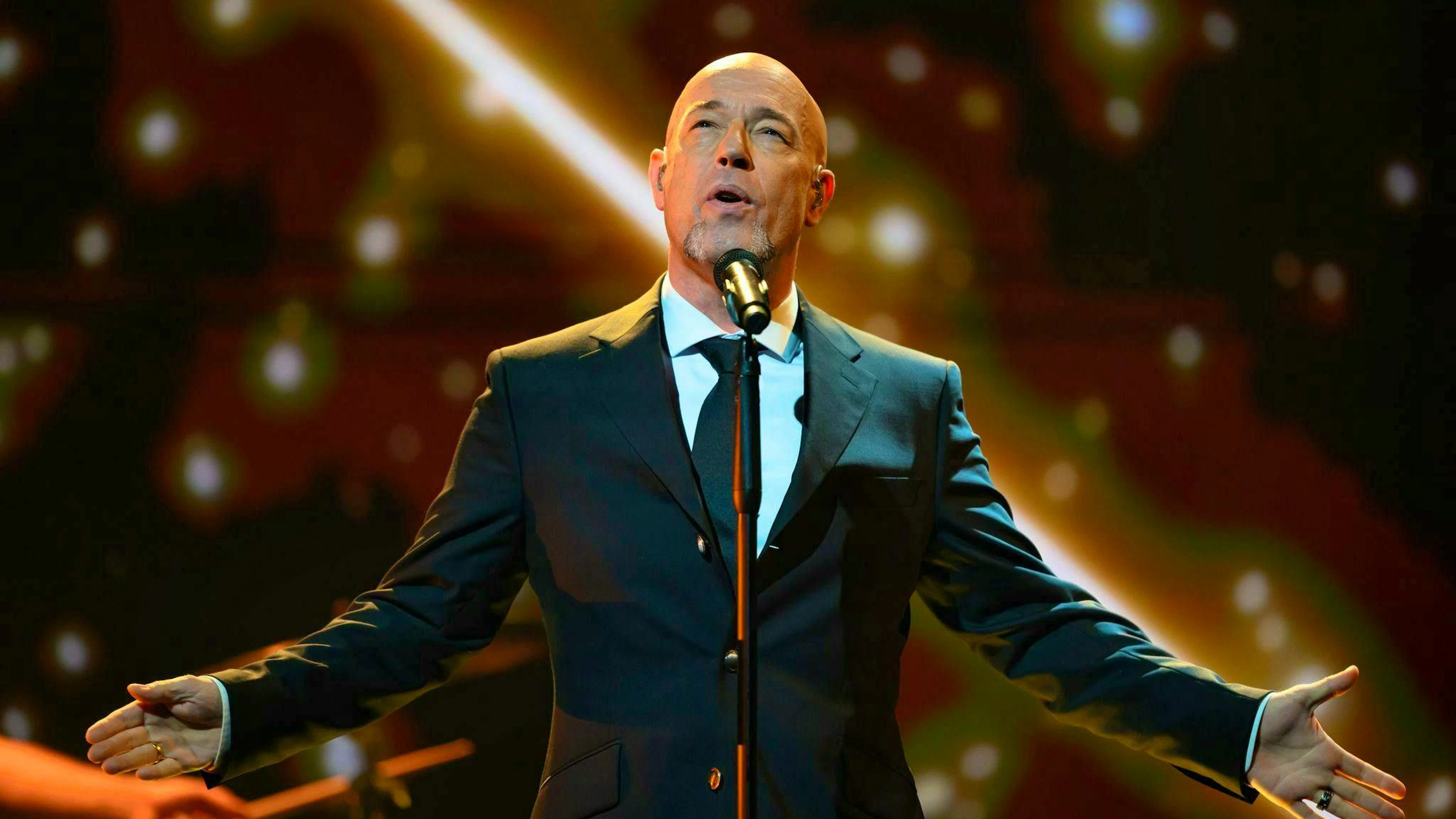 "I'm no longer Mr. One Thousand Percent, I no longer have to have everything in my hands, take care of everything": Der Graf, singer of Unheilig, on his comeback.