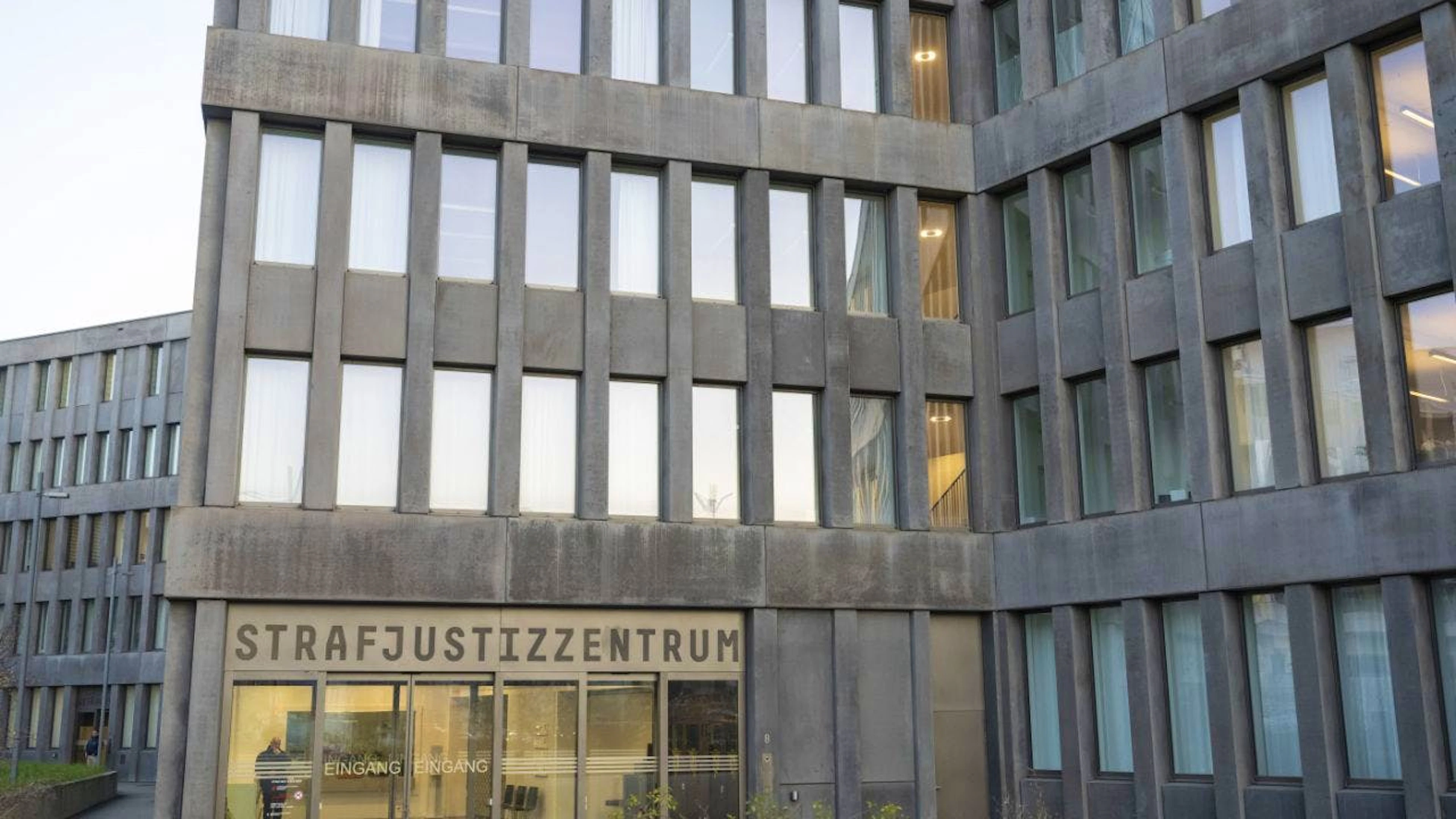 Ein 43-jähriger Mann wird des Mordes und Störung des Totenfriedens beschuldigt. Der Prozess hat am Montag am Strafjustizzentrum in Muttenz BL begonnen. (Archivbild).