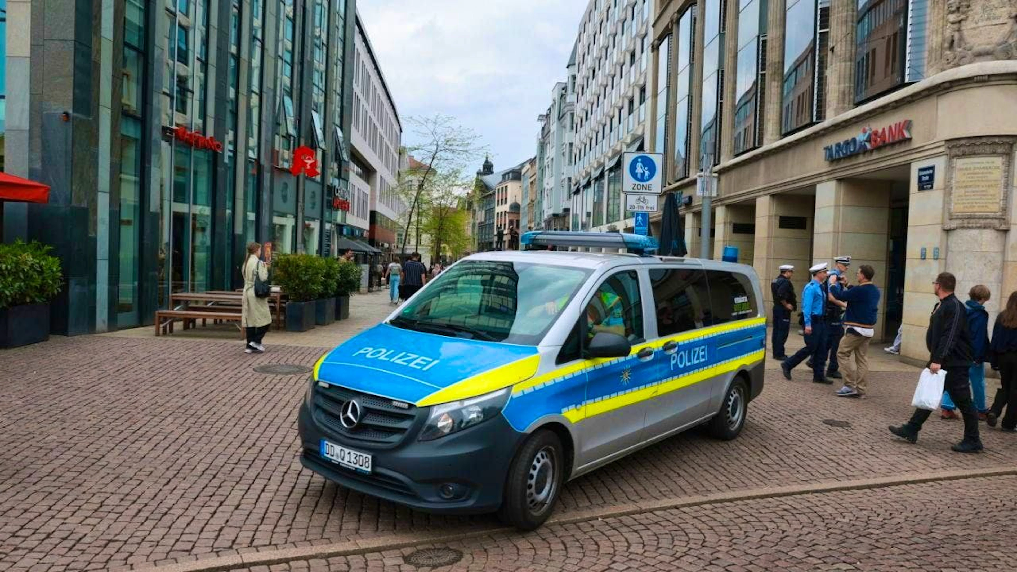 A police vehicle leaves the cordon on Grimmaische Strasse in Leipzig. Photo: Jan Woitas/dpa