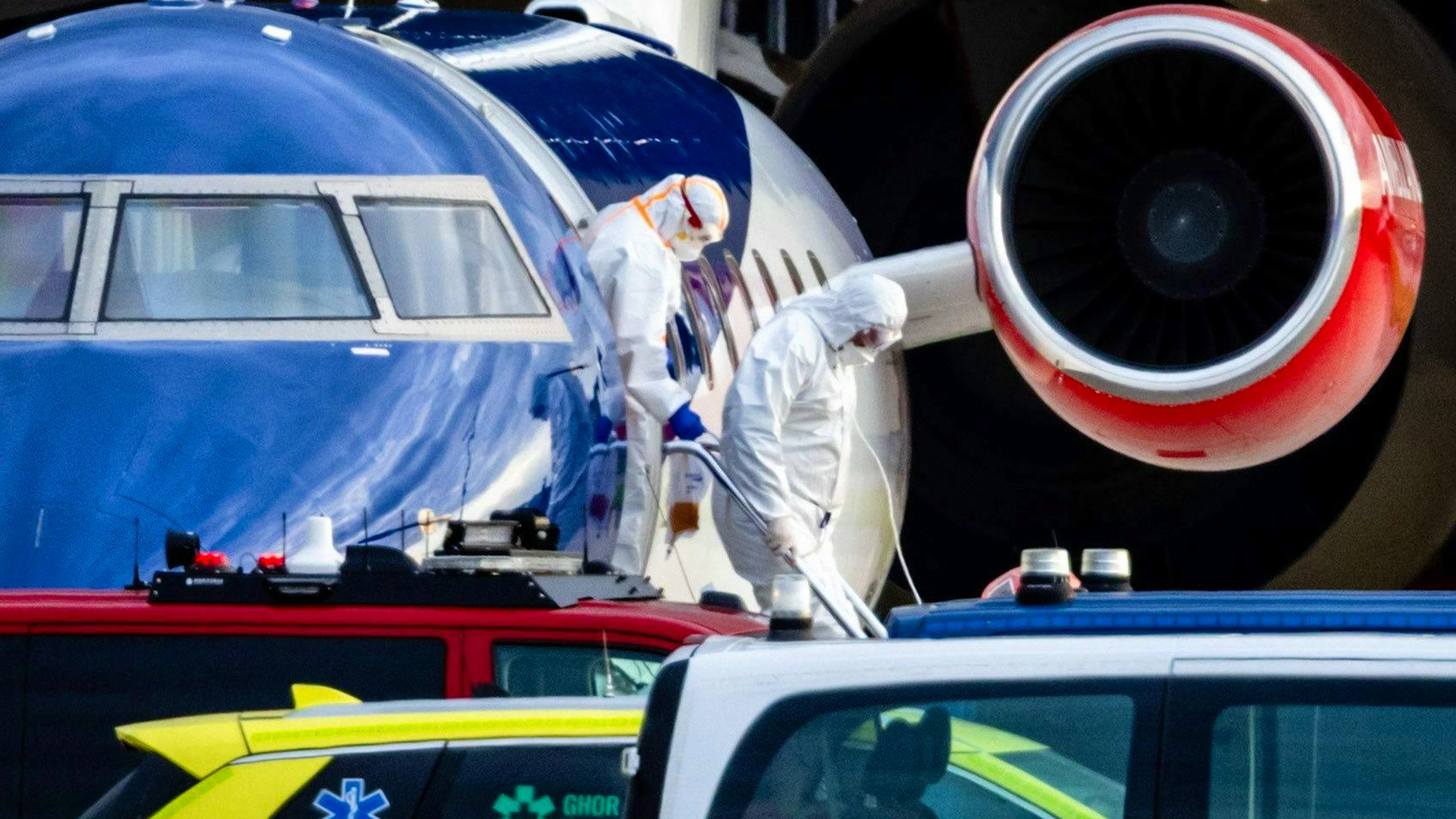 Uno dei passeggeri evacuati dalla nave è già atterrato in Olanda.