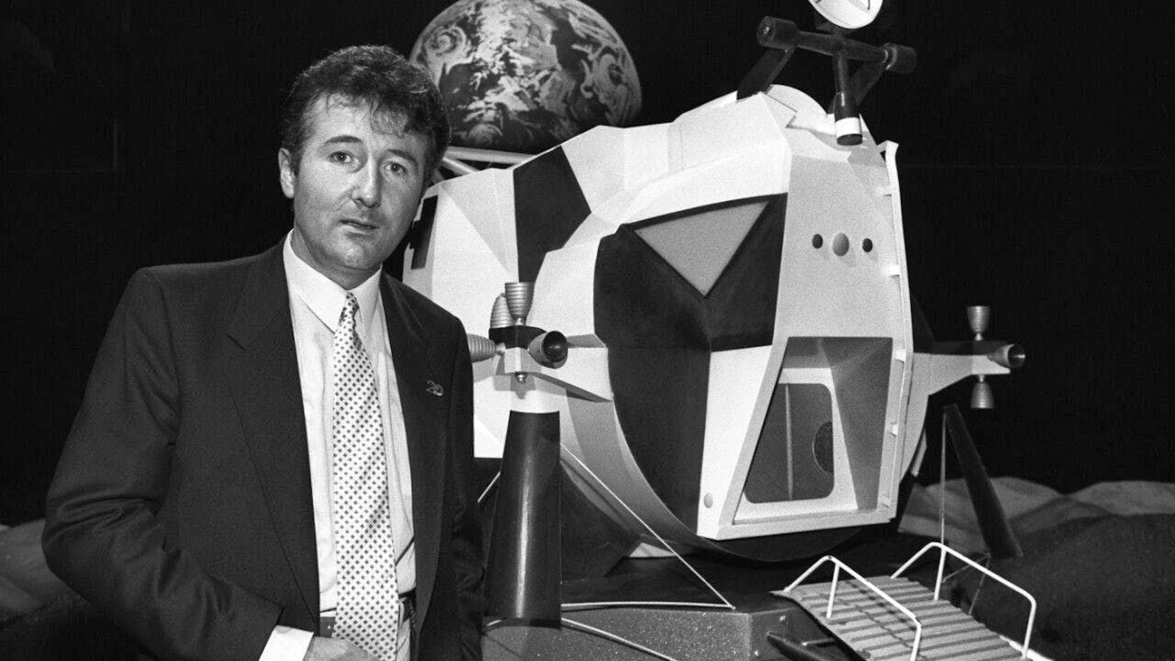Space expert Bruno Stanek in 1989 at Swiss television's anniversary program on the first moon mission from Technorama Winterthur. Behind him is a model of the first lunar module Eagle. (archive picture)