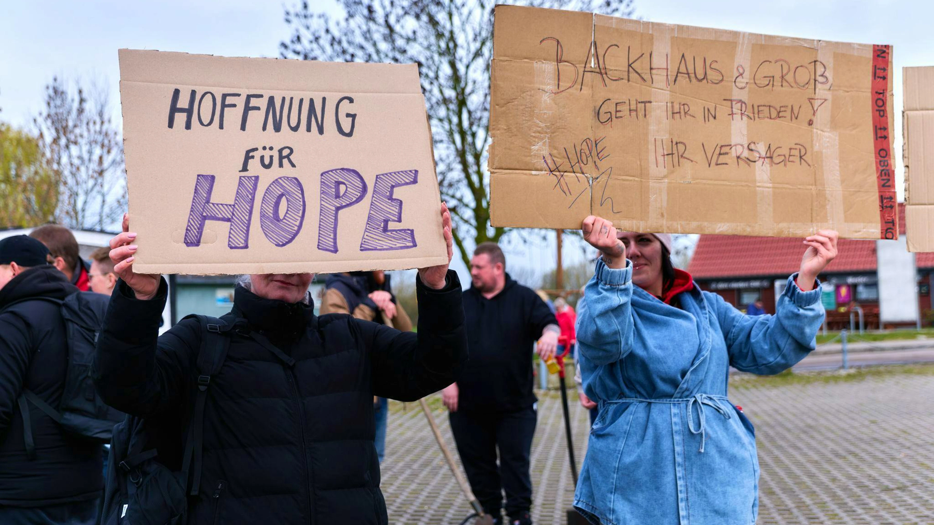 Viele Menschen litten merklich mit und verfolgten das Geschehen aufmerksam.