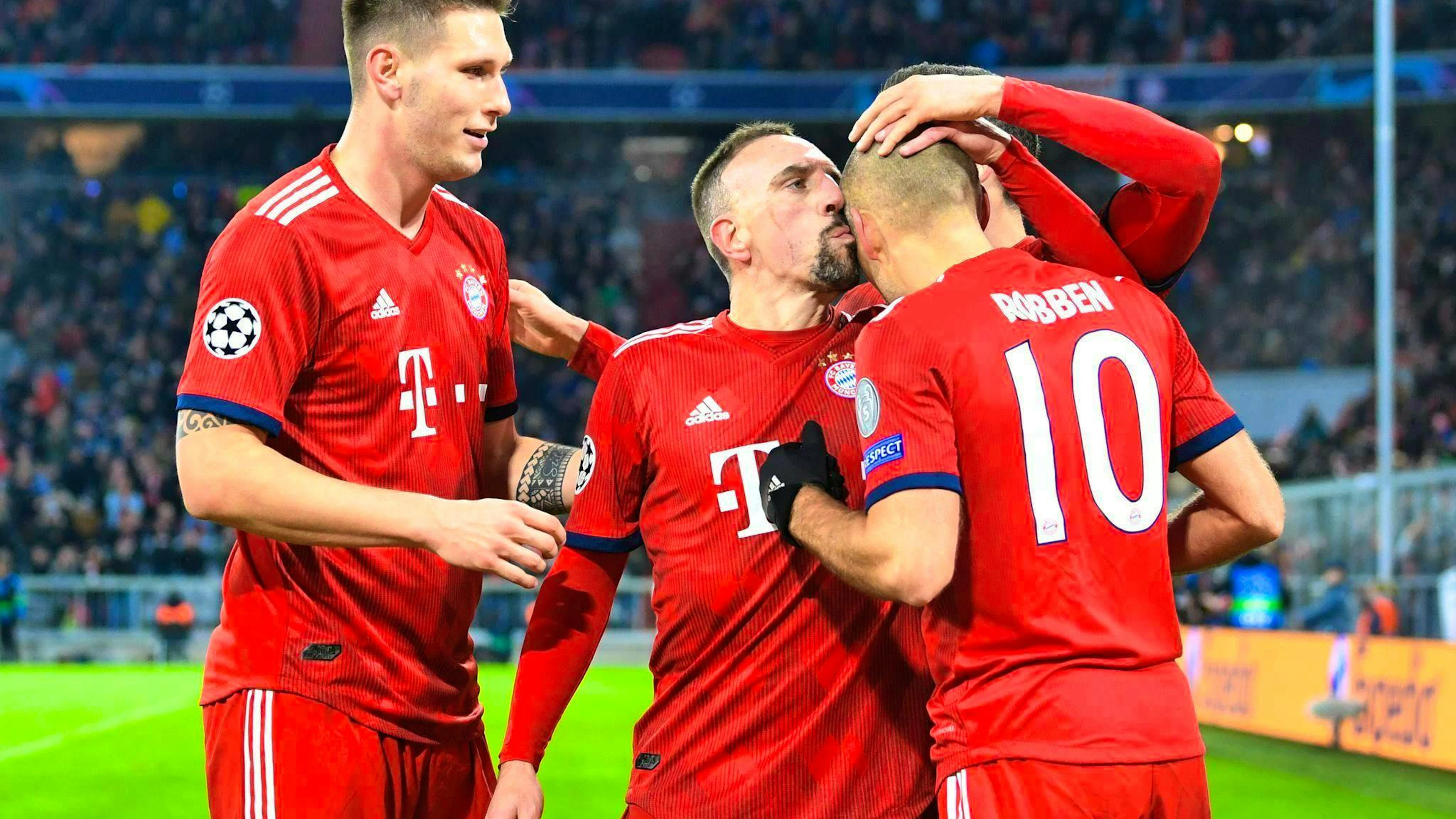 Niklas Süle (l) celebrated his greatest successes with FC Bayern. (archive photo)