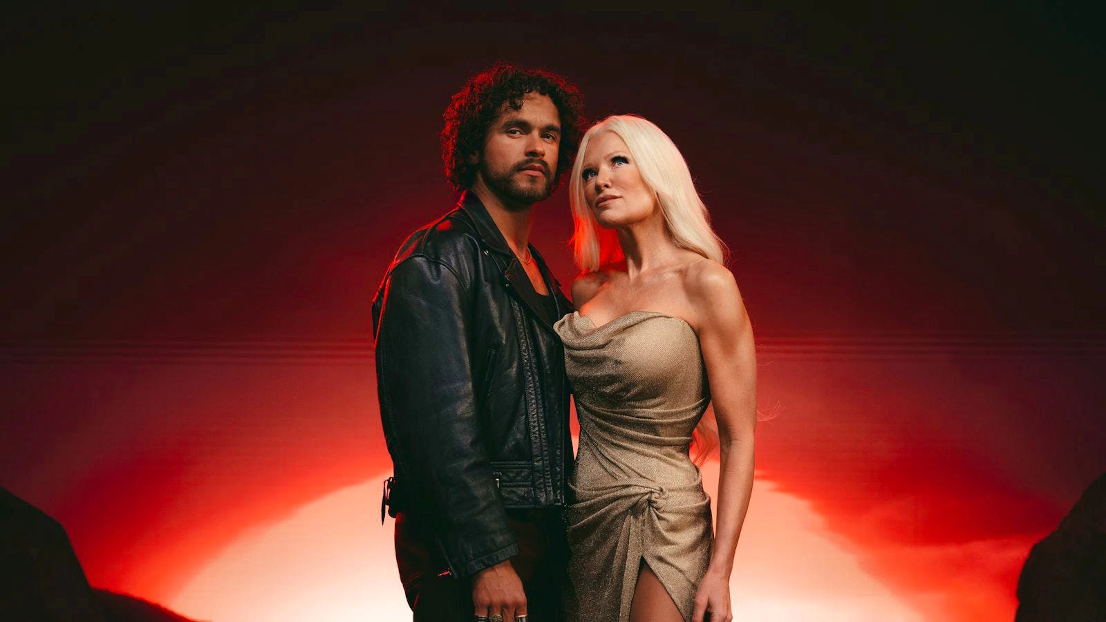 La violoniste Linda Lampenius, 56 ans, et le chanteur pop Pete Parkkonen, 36 ans, sont les favoris du concours cette année.