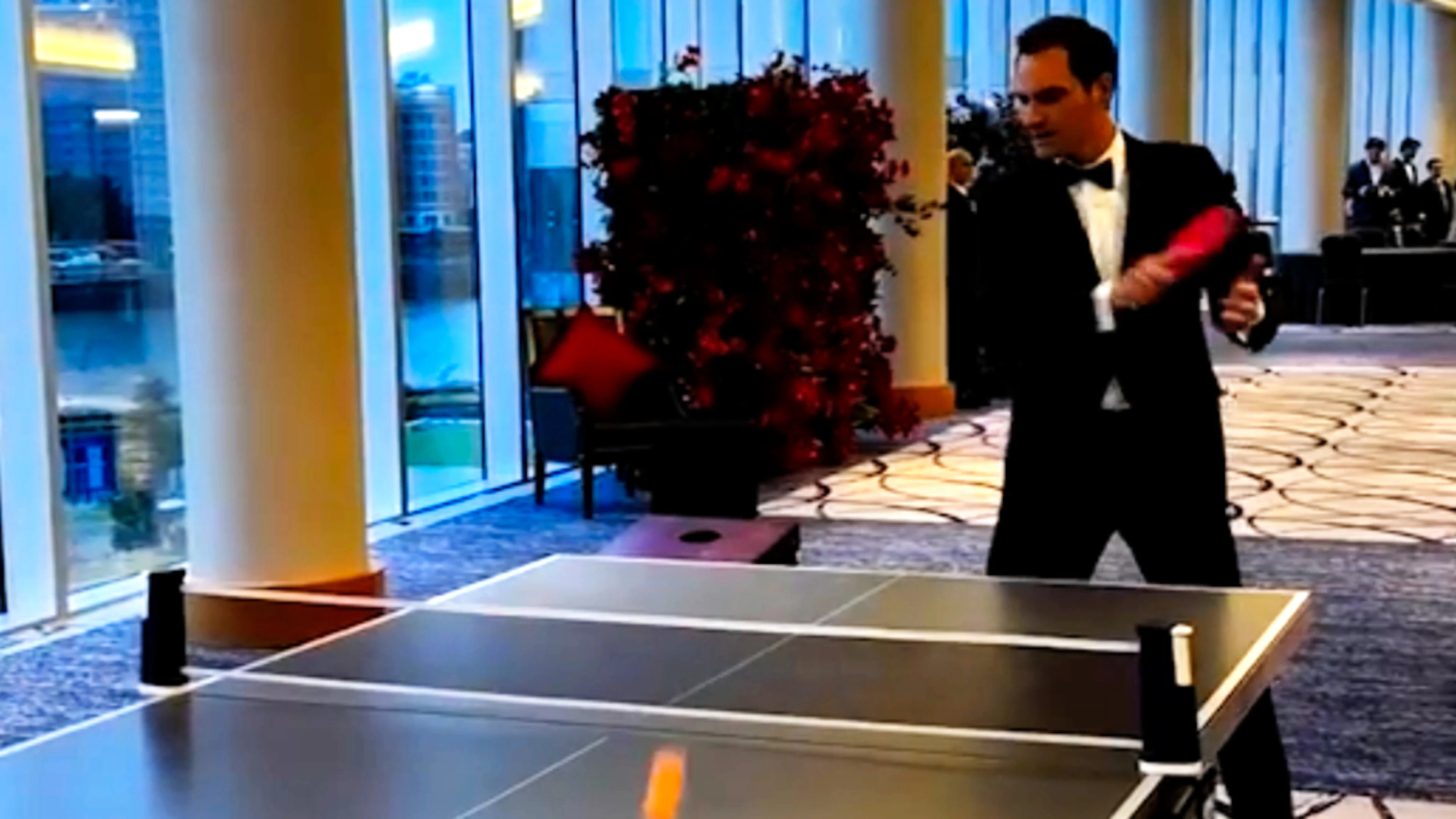 Quand Roger Federer brille au tennis de table