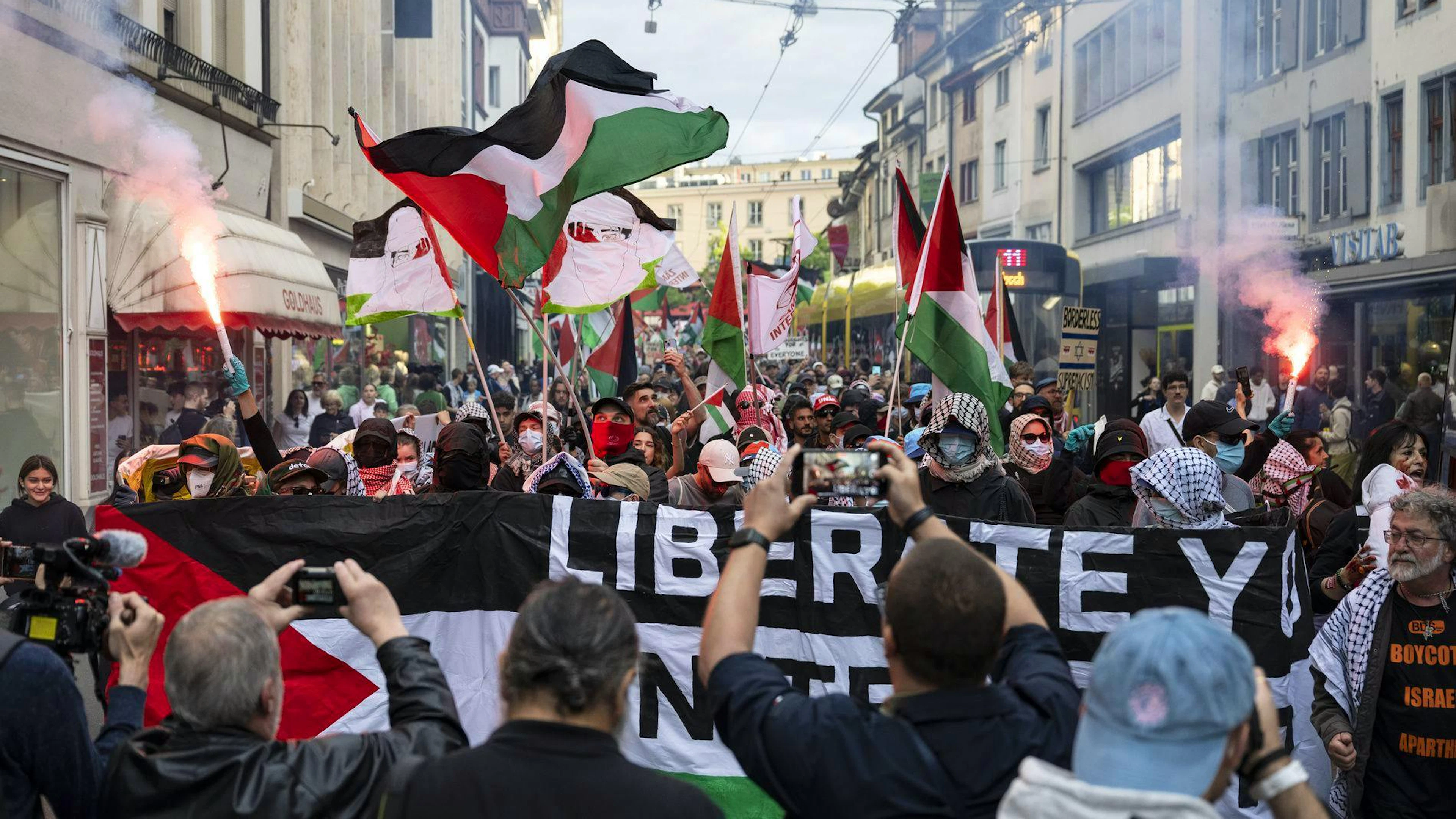 Pro-Palästina-Demonstration während des 69. ESCs am 17. Mai 2025 in Basel: Der Wettbewerb hatte schon einige politische Momente.