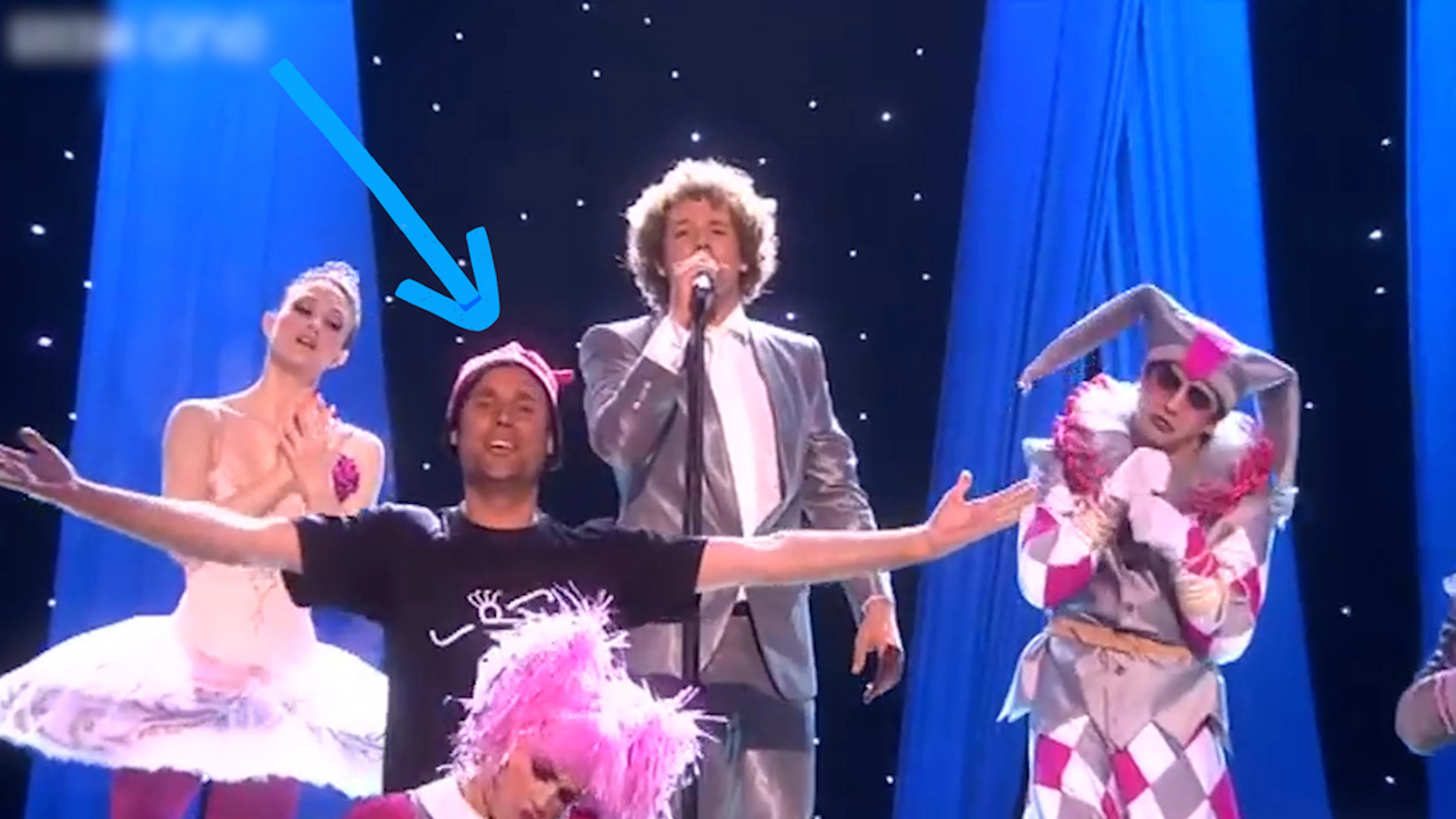 Kuriose Eurovision Song Contest-Momente // Dieser Flitzer stürmt während dem ESC-Finale die Bühne