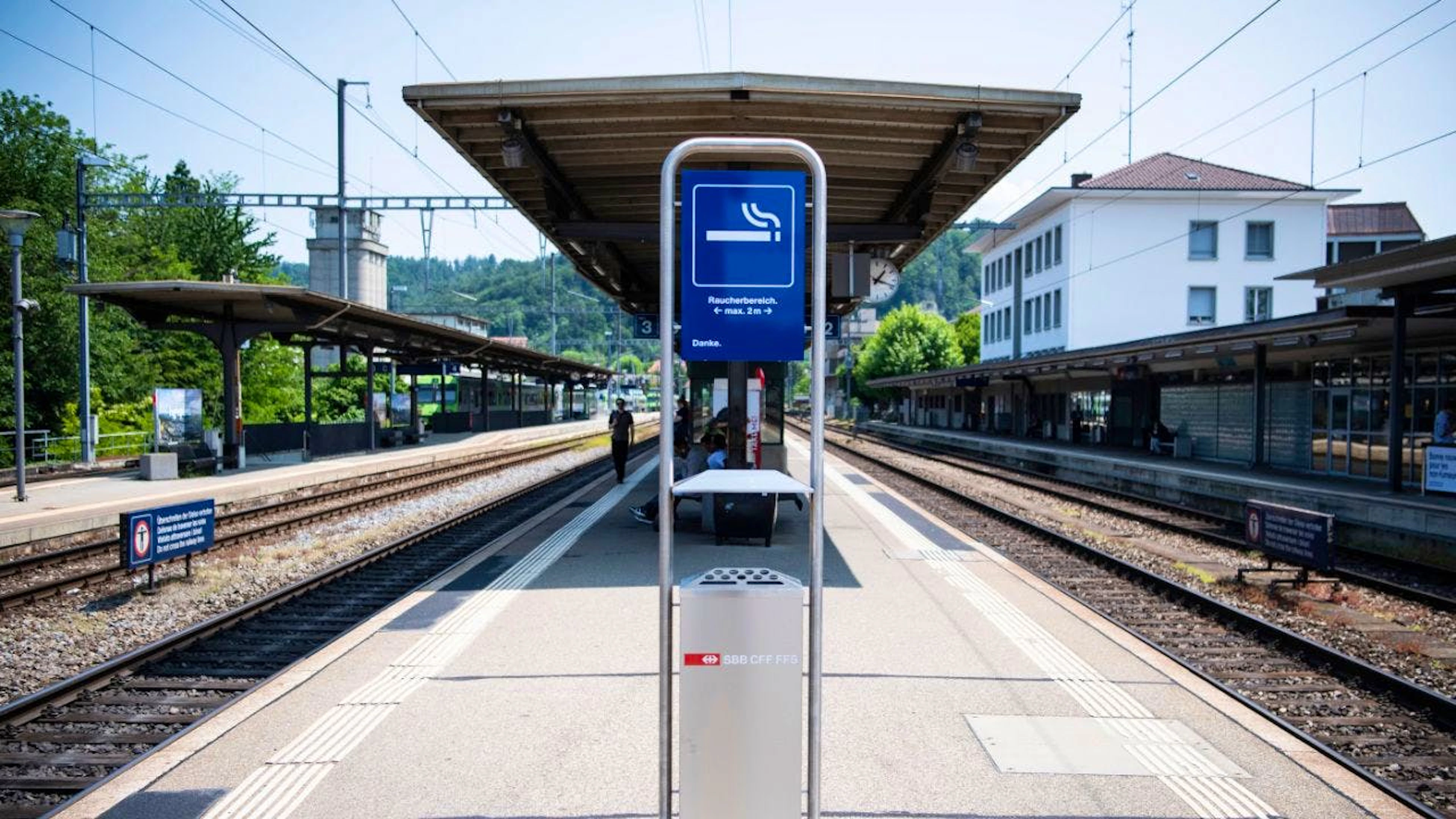 Am Donnerstagabend ist ein Mann beim Bahnhof Burgdorf BE auf die Gleise geraten und dabei tödlich verletzt worden. Jetzt soll ein Mann deswegen in U-Haft. (Archivbild)