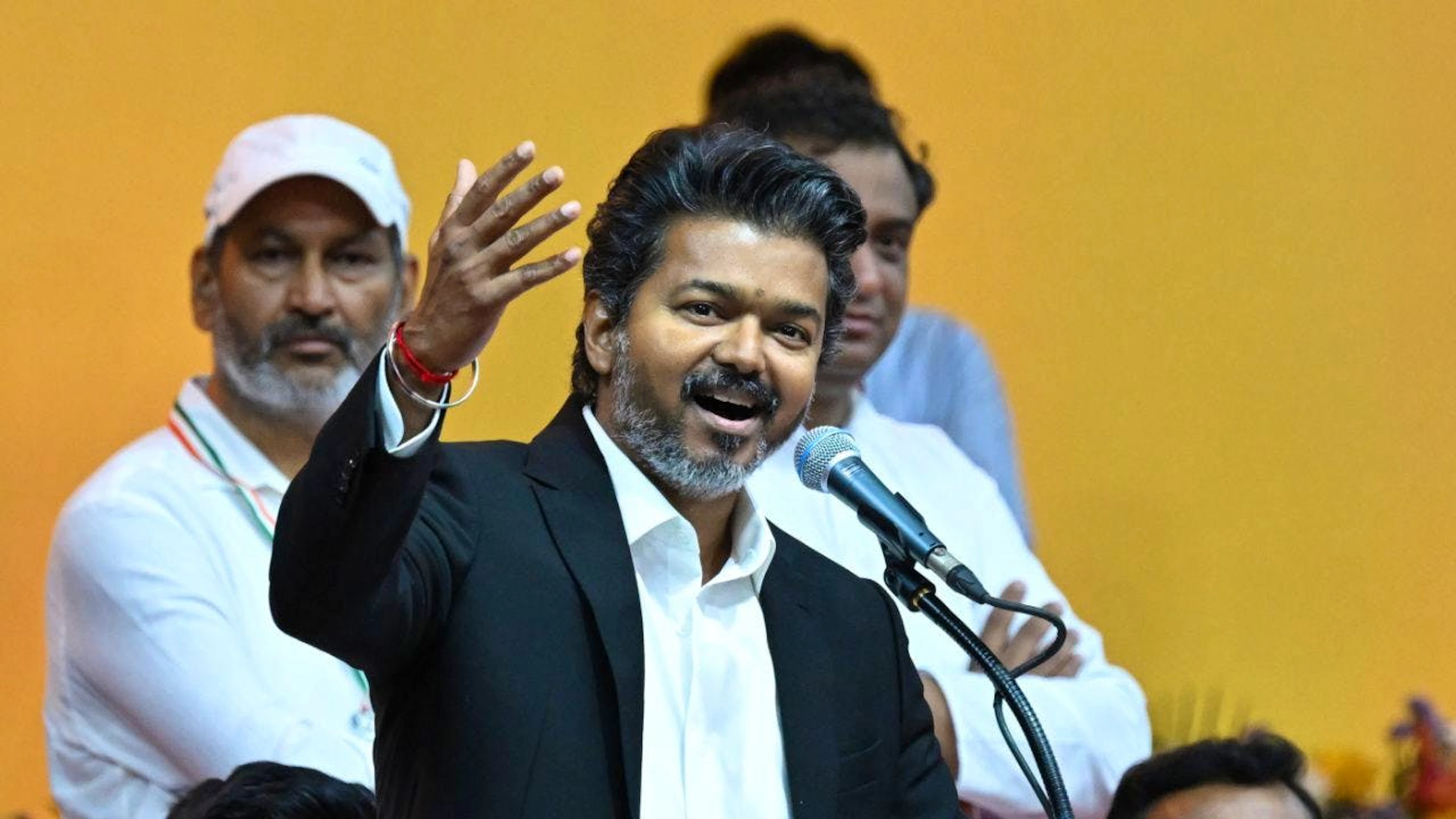 Considéré comme l'un des acteurs les plus charismatiques du cinéma indien, Joseph Vijay a été investi dimanche chef de l'exécutif de l'Etat du Tamil Nadu (sud-est).
