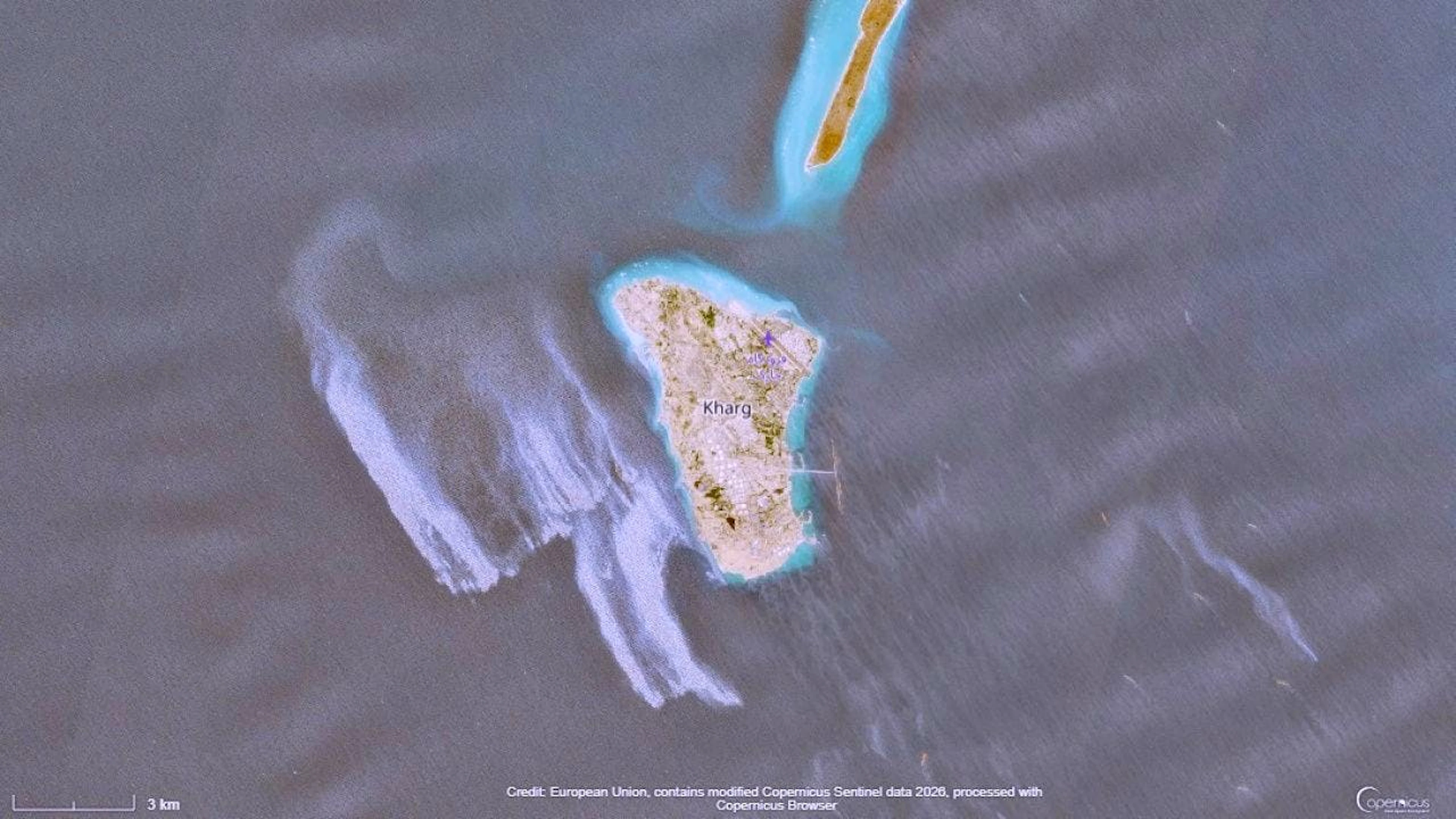 Chiazze di petrolio attorno all'isola iraniana di Kharg