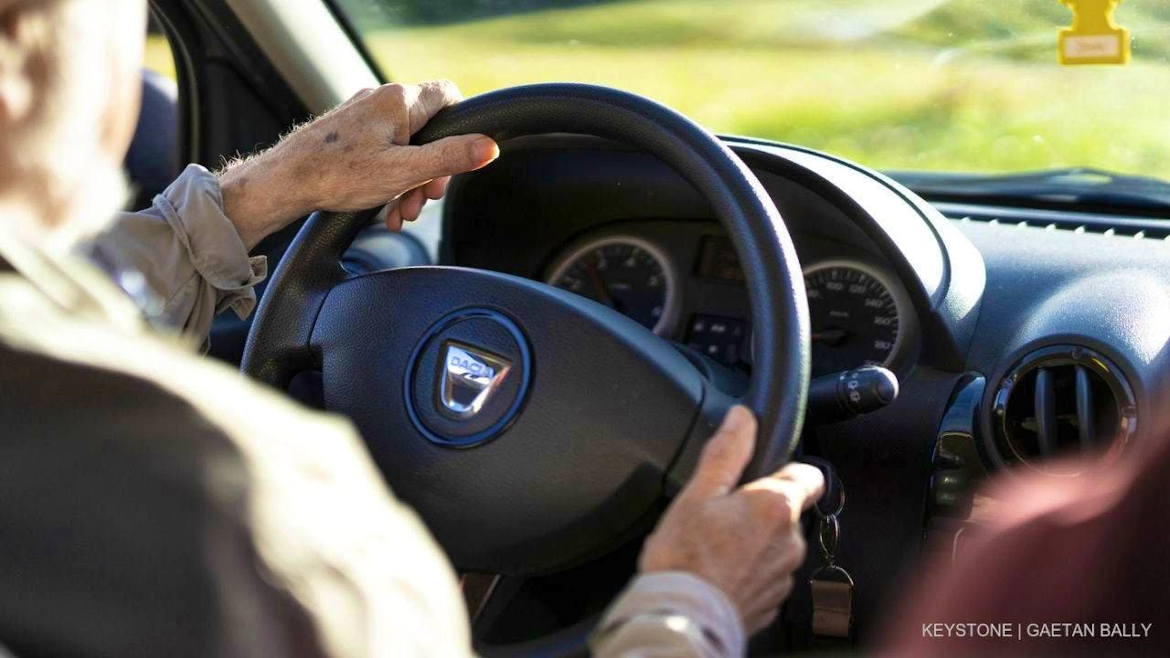 According to a new report, there are shortcomings in driving tests for senior citizens in Switzerland. (symbolic image)