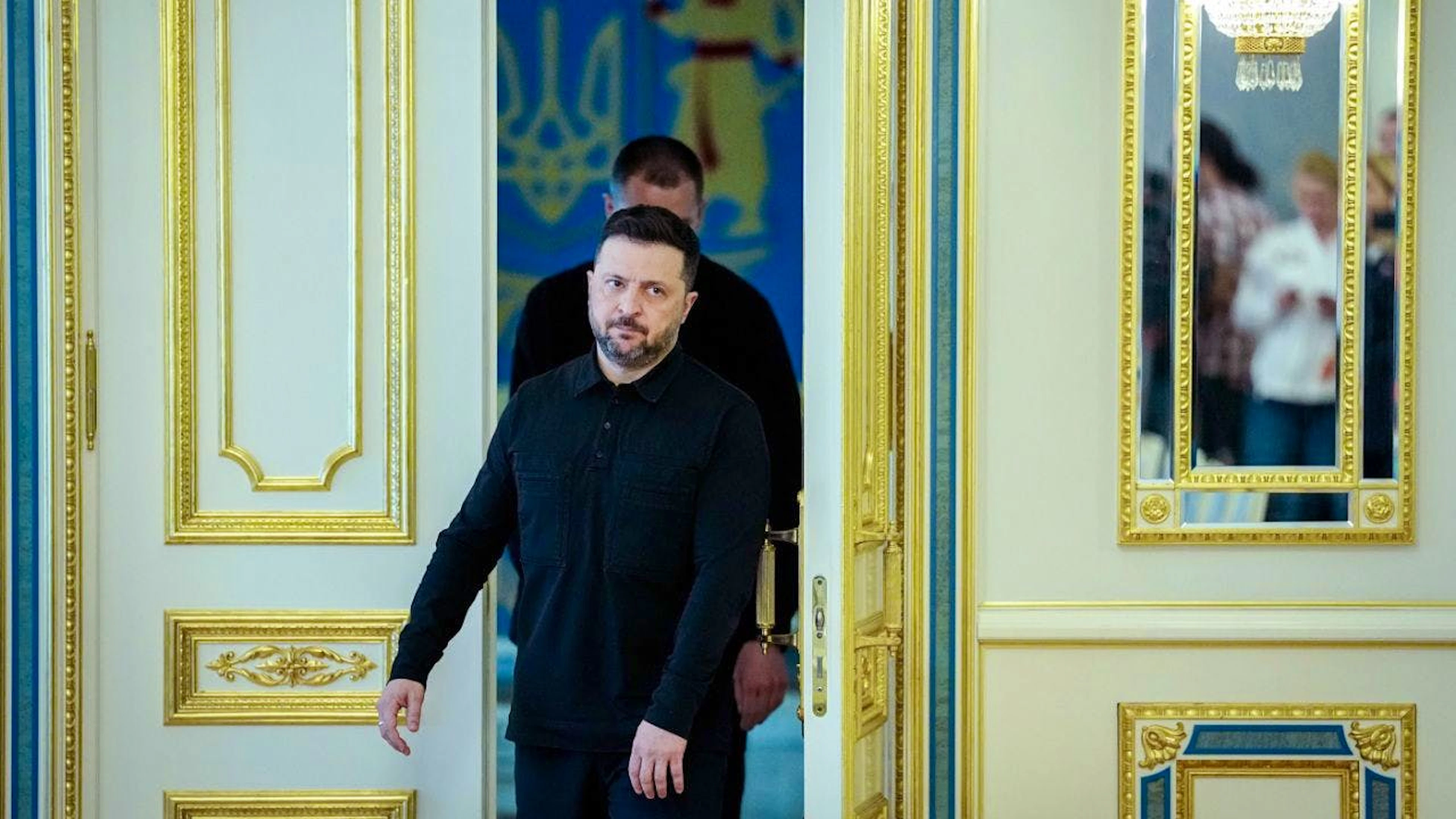 Wolodymyr Selenskyj, Präsident der Ukraine, kommt zu einem Treffen mit dem deutschen Verteidigungsminister Pistorius. Auf dem Programm stehen politische Gespräche. Foto: Kay Nietfeld/dpa