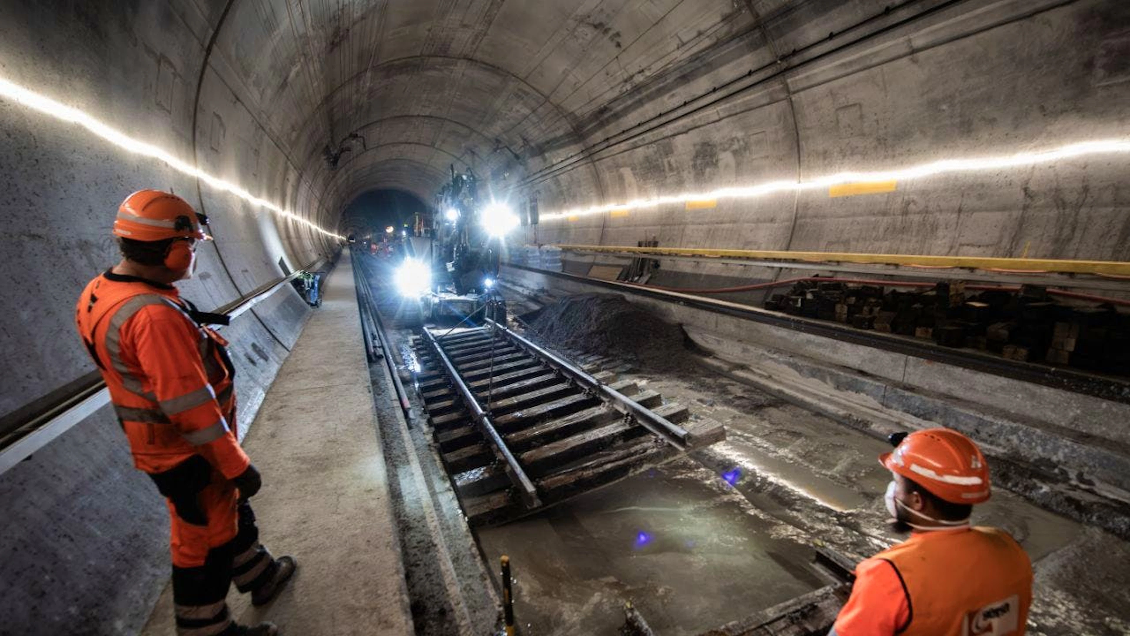 L'accident de 2023 qui a provoqué la fermeture du tunnel du Gothard pendant un an aurait pu être évité, selon un rapport des autorités tessinoises. Les CFF réfutent cette affirmation (image d'archives).