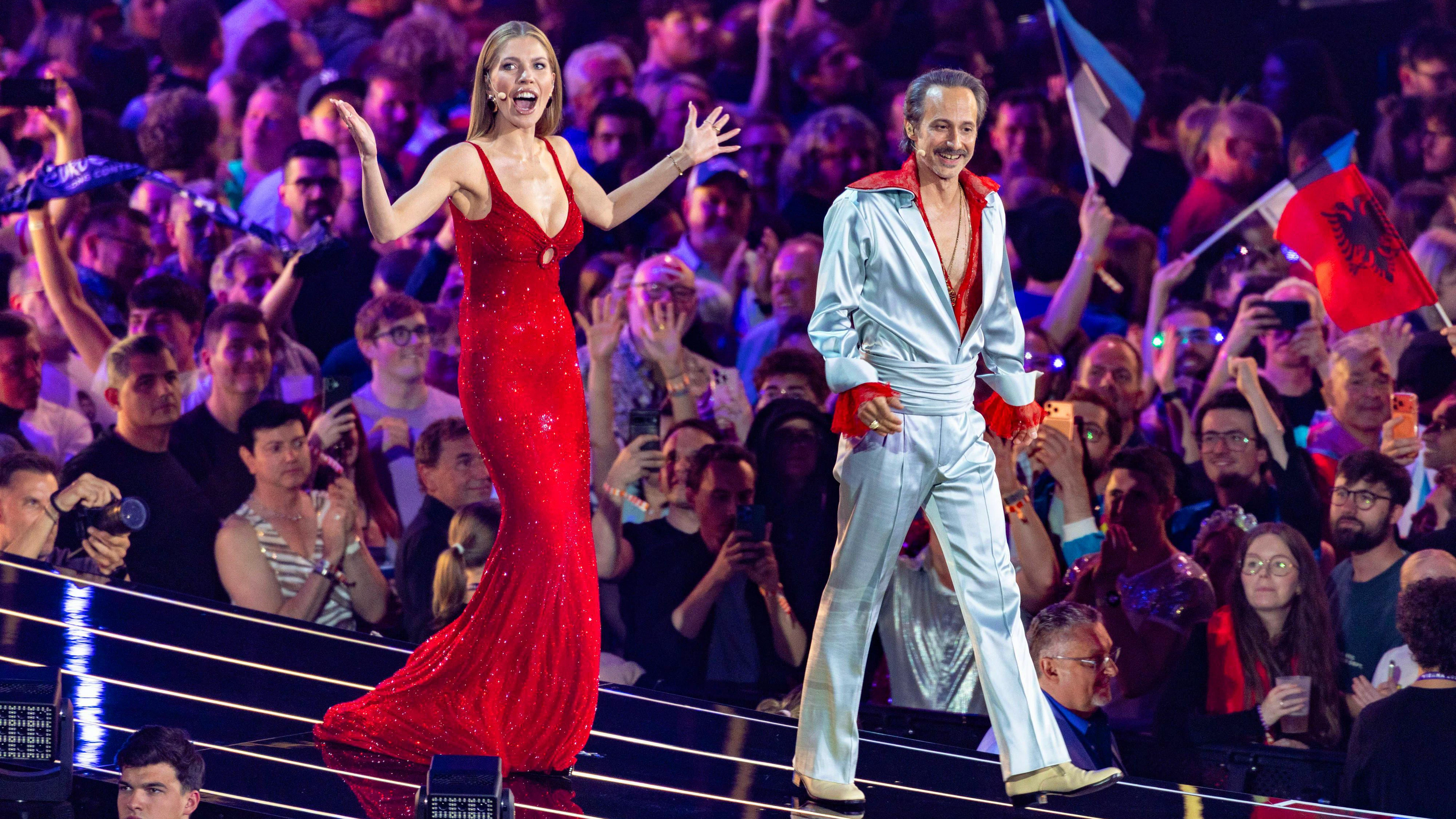 Die ESC-Moderatoren Victoria Swarovski (l.) und Michael Ostrowski am Dienstagabend in der&nbsp;&nbsp;Wiener Stadthalle.