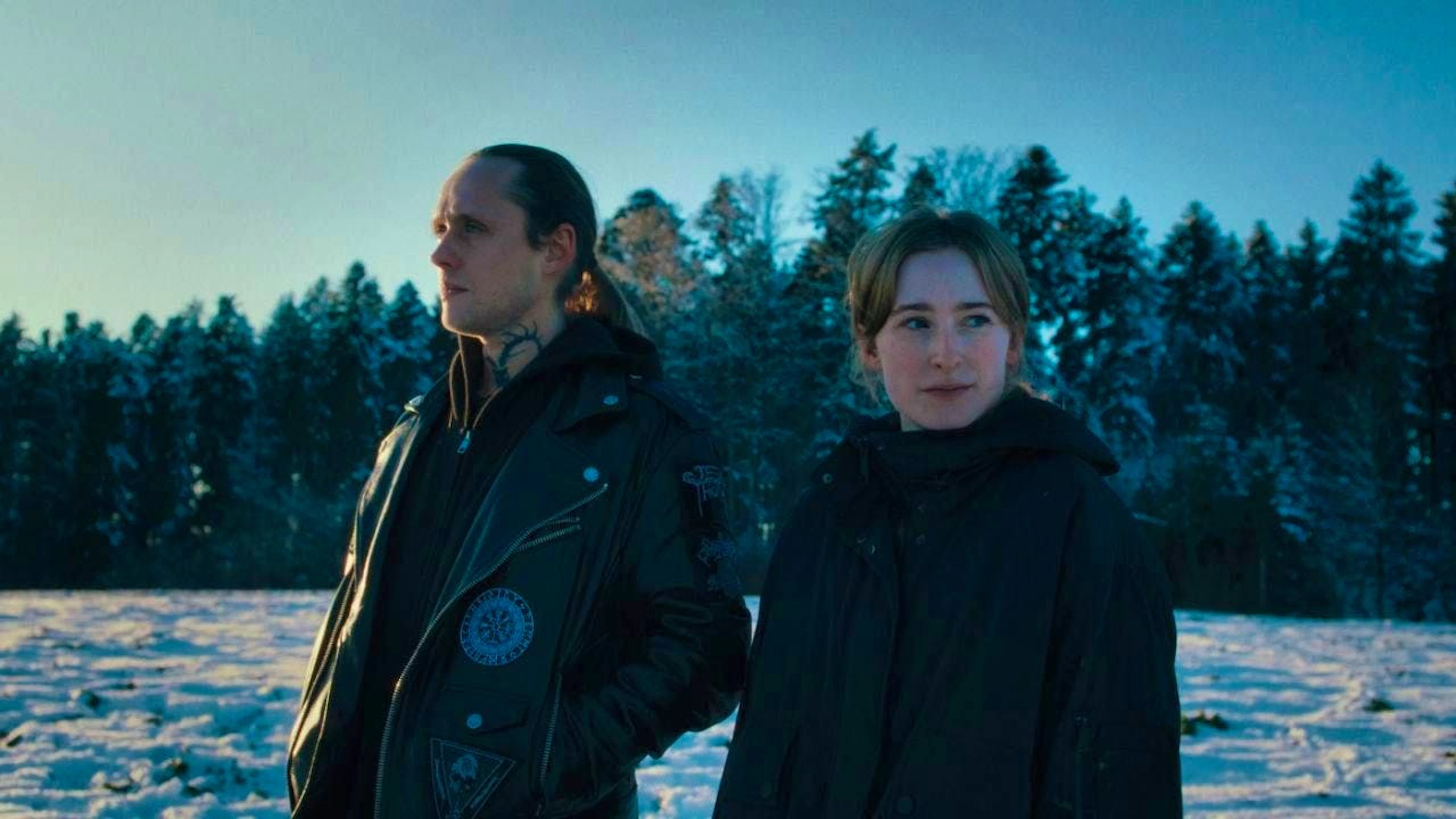 In the movie "Wolves", Luana (Selma Kopp) is fascinated by the world of black metal and falls in love with the singer Wiktor (Bartosz Bielenia).