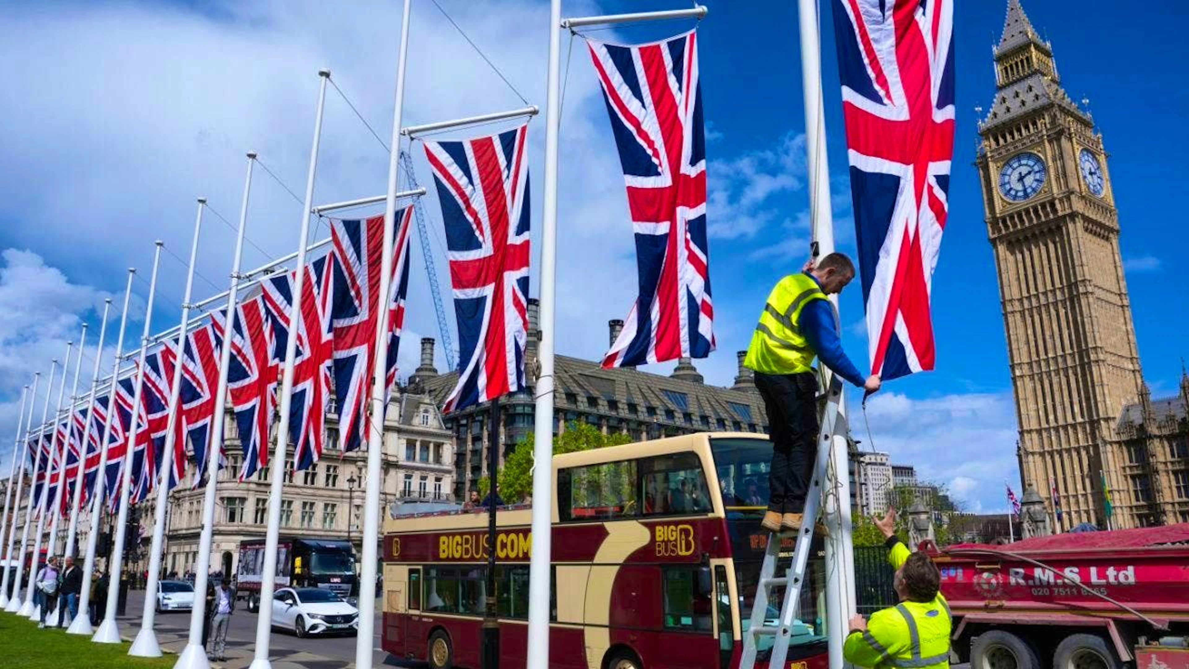 Workers hoist British flags in Parliament Square. Photo: Kin Cheung/AP/dpa