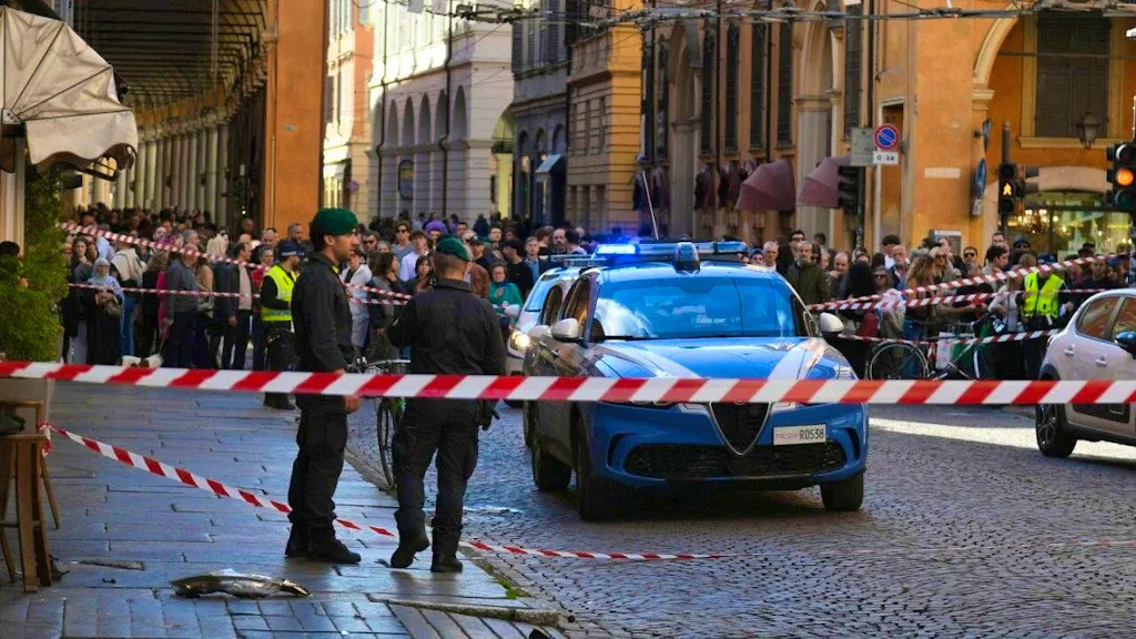 Car crashes into crowd in Italy - several injured