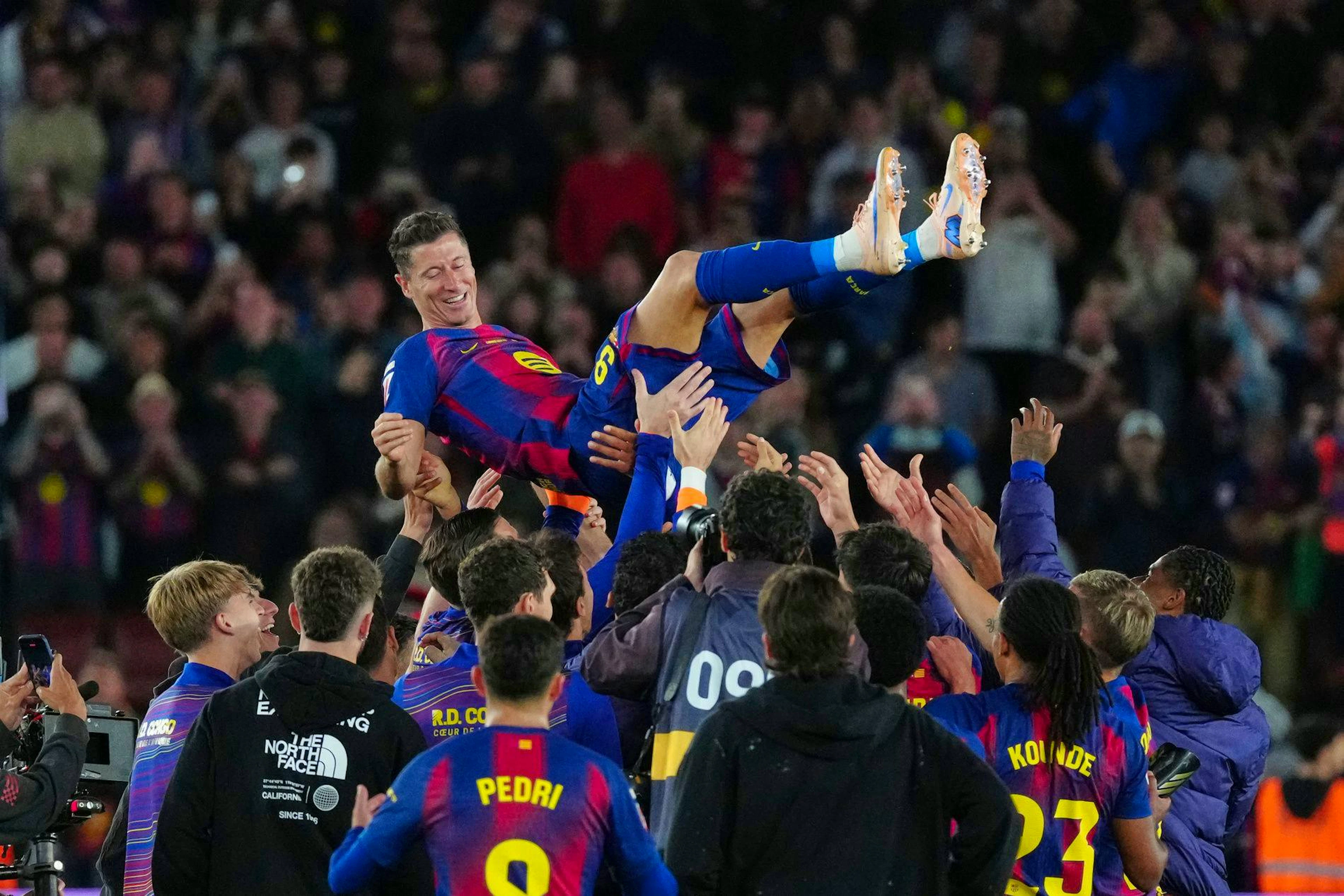 Barcelona schlägt Betis – und verabschiedet Robert Lewandowski