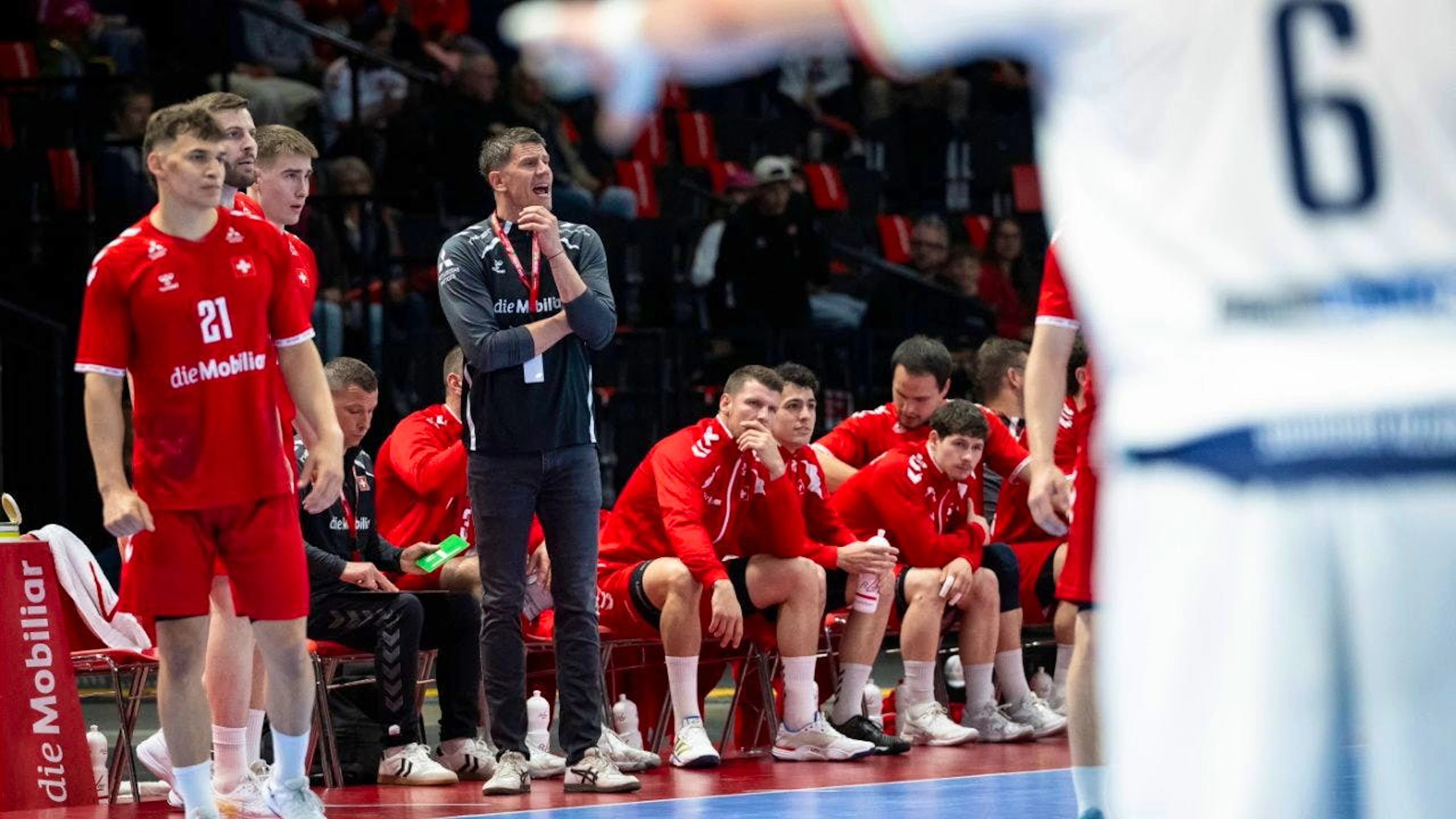 Keine WM im Handball-Land schlechthin als Erfahrungsschatz für die Schweiz: Trainer Andy Schmid und das Handball-Nationalteam müssen mit dem Verpassen der WM 2027 in Deutschland eine bittere Pille hinnehmen