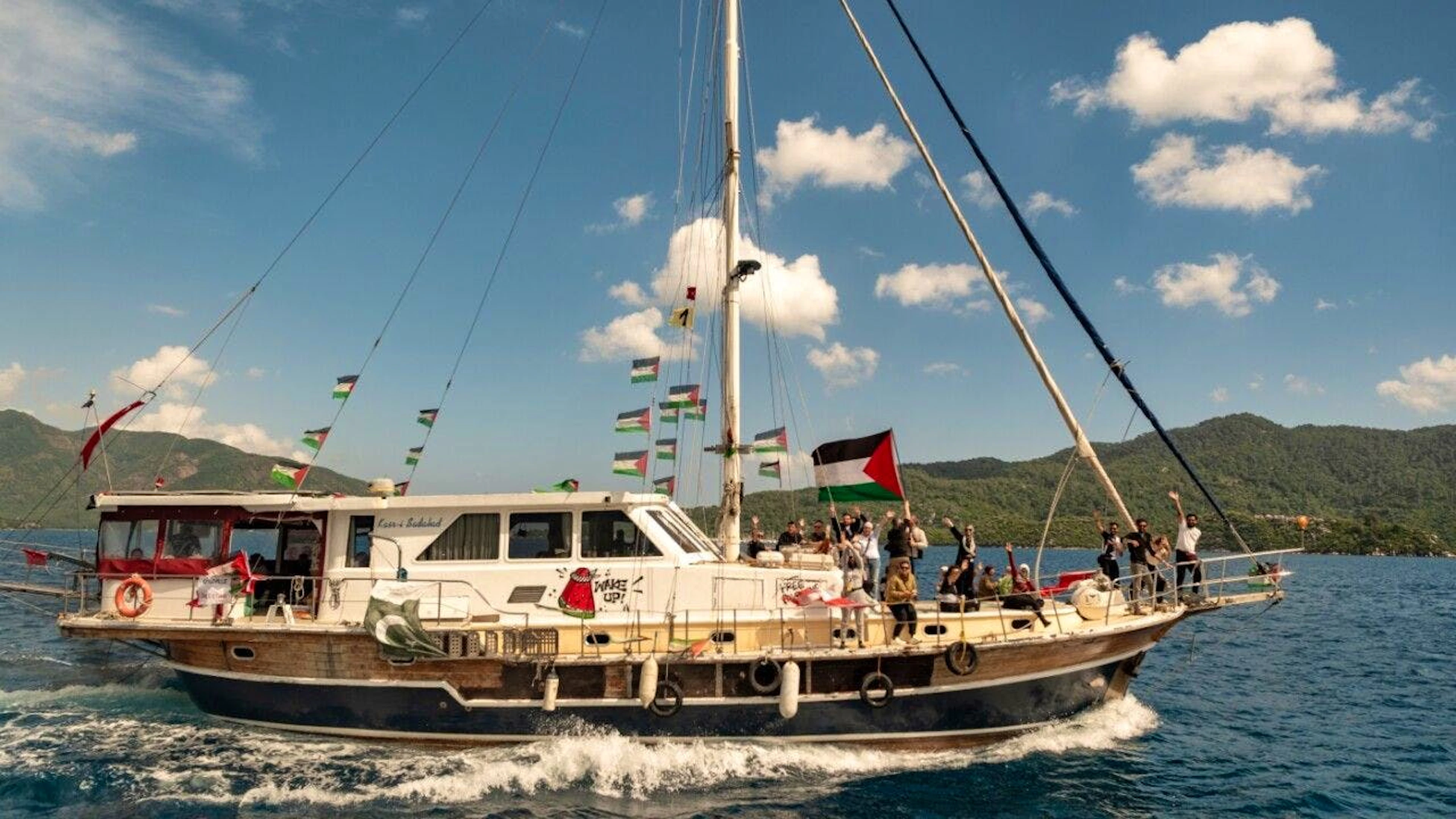 ARCHIV – Boote der «Global Sumud Flotilla» verlassen den Hafen von Marmaris in der Türkei in Richtung Gaza. Foto: Murat Kocabas/AP/dpa