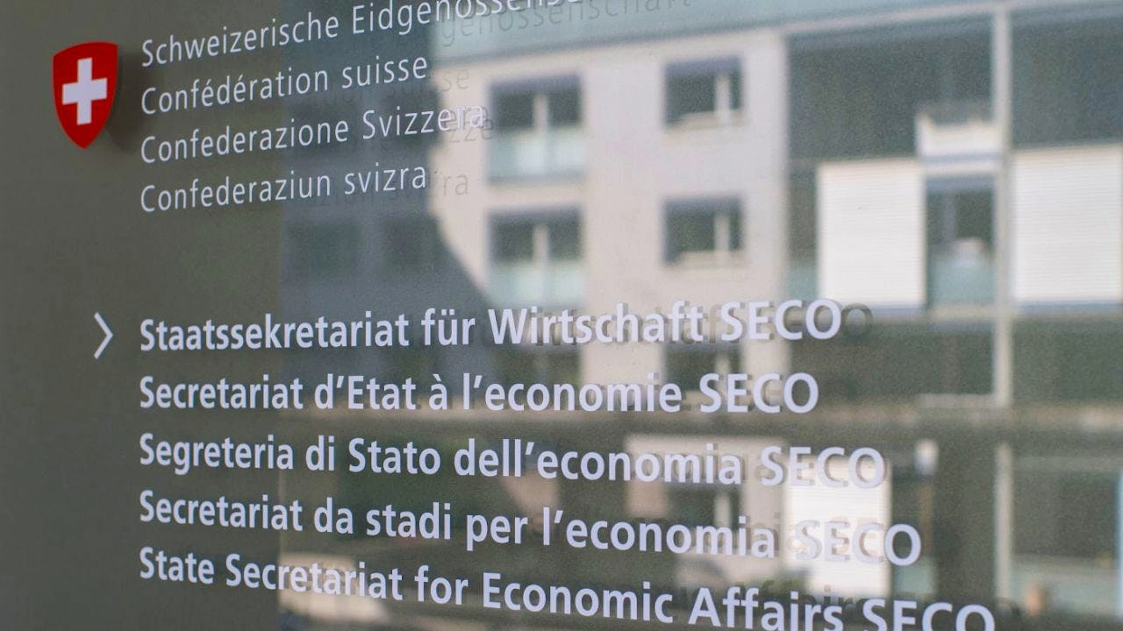 La Confederazione può verificare sul posto, tramite le cosiddette Post-Shipment Verifications (PSV), se il materiale bellico si trovi ancora nello Stato destinatario., ha spiegato la SECO
