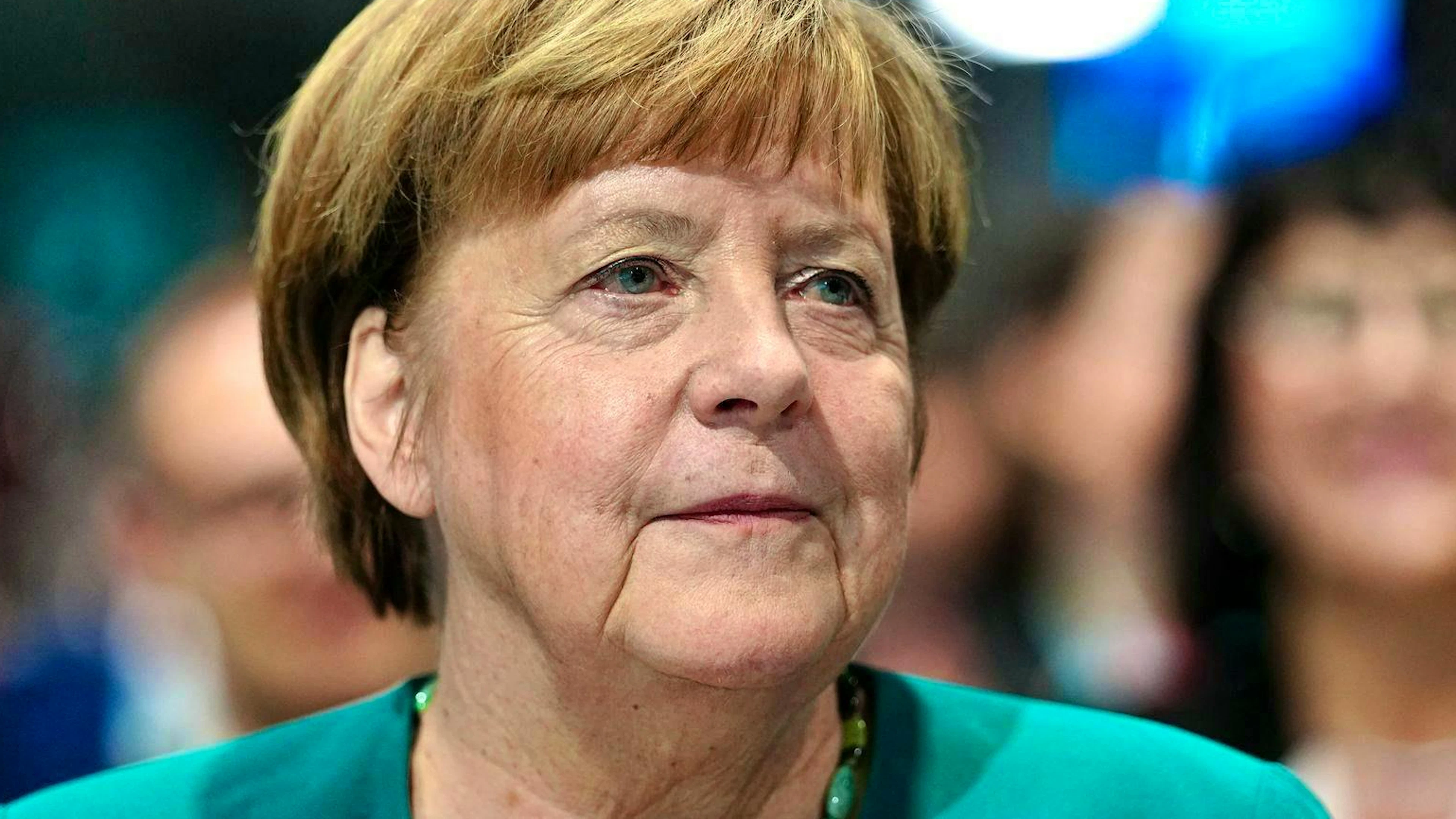 Former Chancellor Angela Merkel has once again turned down Tokio Hotel musicians Bill and Tom Kaulitz for their podcast "Kaulitz Hills - Mustard from Hollywood".