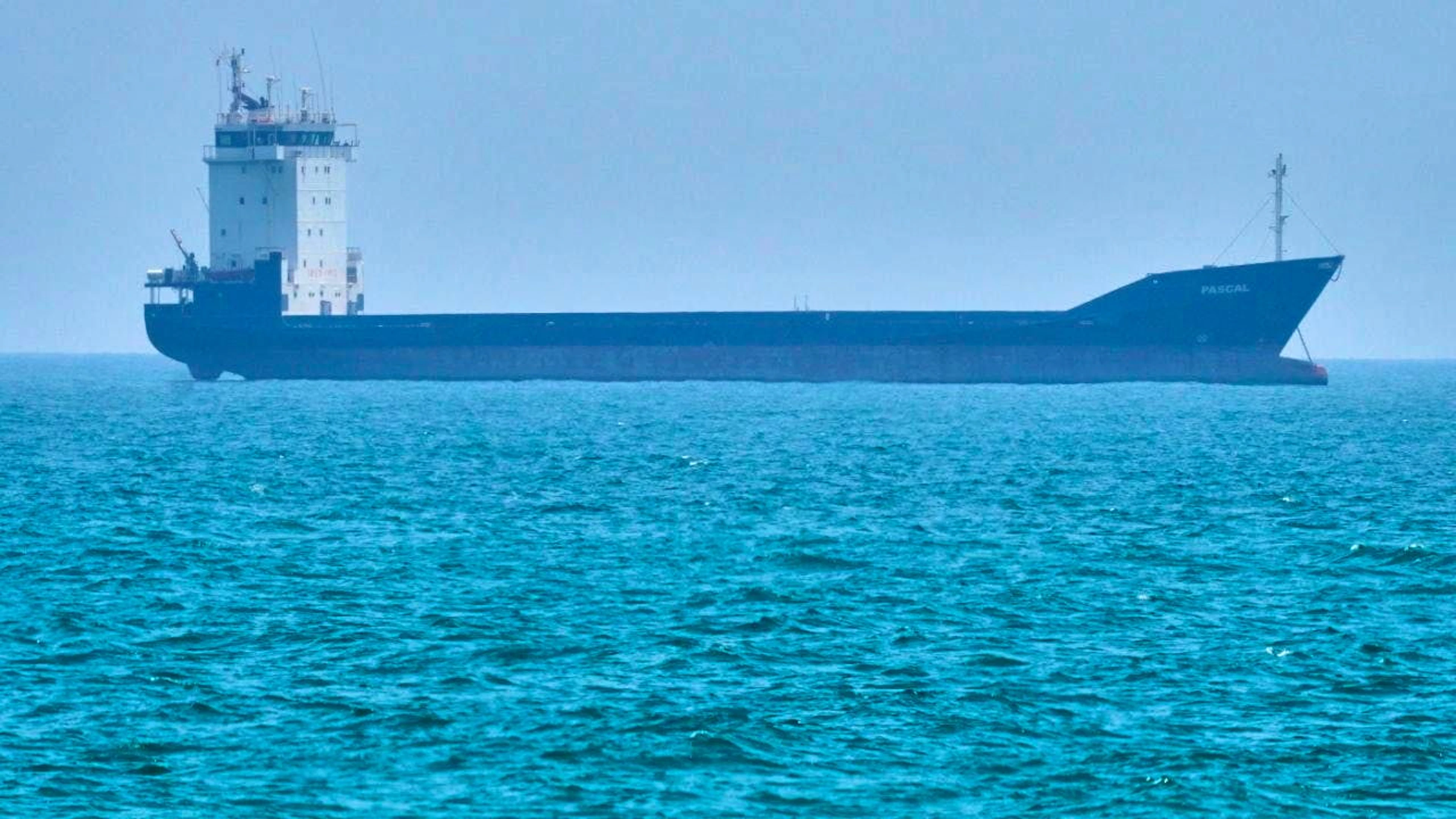 ARCHIVE - A tanker lies in the Strait of Hormuz off the coast of Qeschm Island. photo: Asghar Besharati/AP/dpa