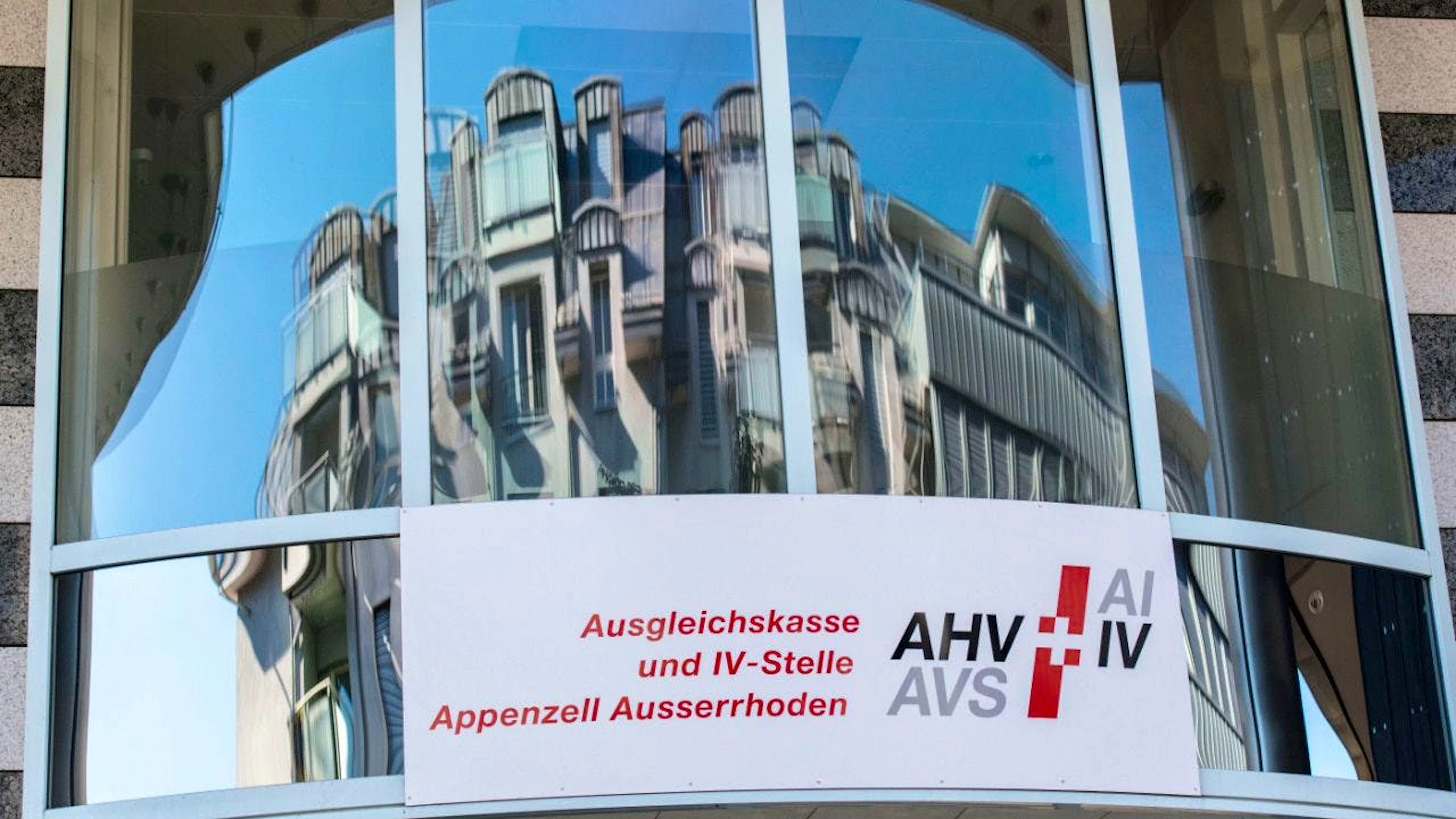Der Bundesrat will mit mehr Anreizen für das Arbeiten bis zum Rentenalter und darüber hinaus die AHV finanziell stabilisieren und das inländische Arbeitskräftepotenzial steigern. (Themenbild)