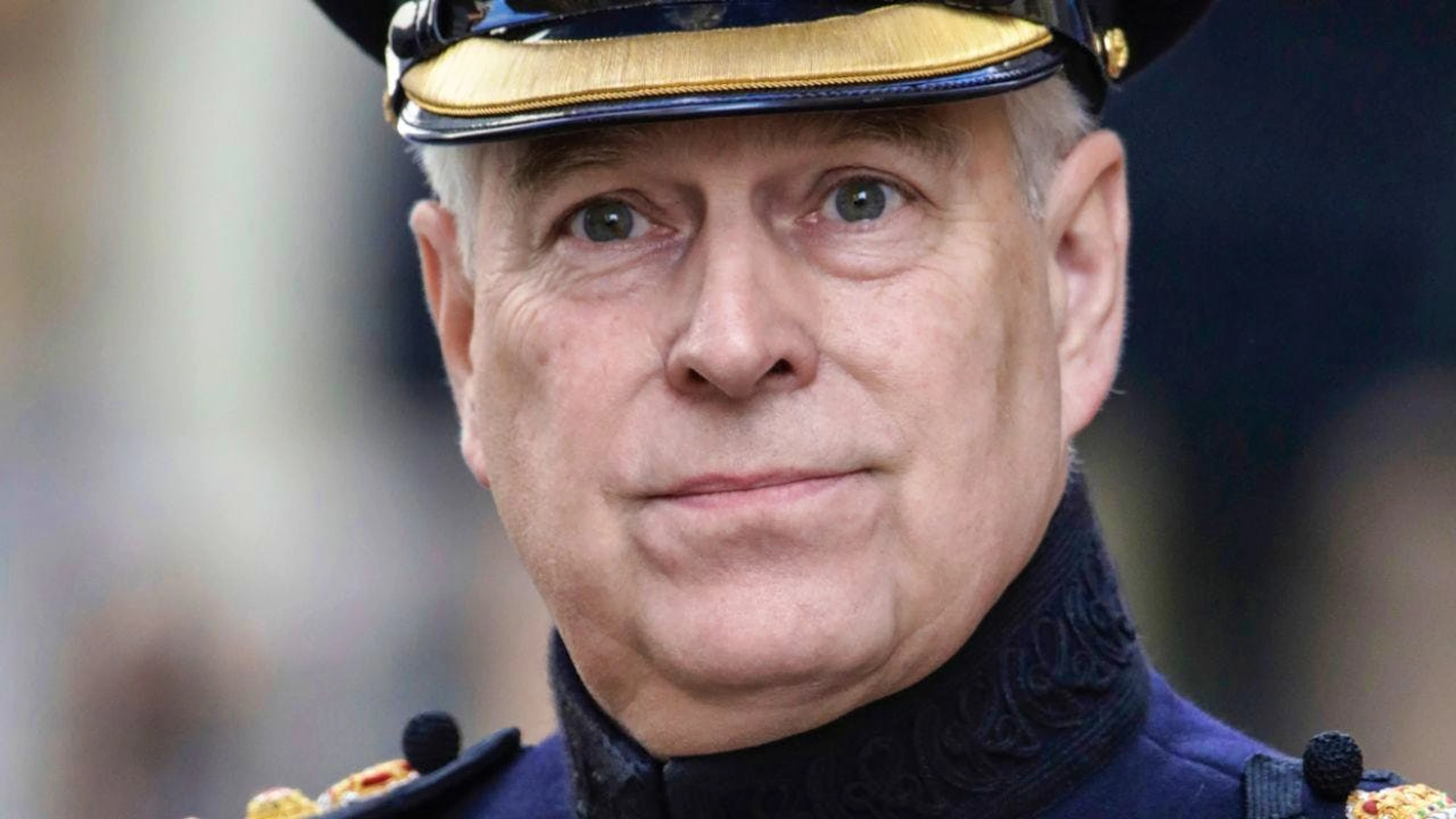 ARCHIV – Der damalige britische Prinz Andrew bei einer Gedenkveranstaltung zum Ende des 2. Weltkriegs. Foto: Olivier Matthys/AP/dpa