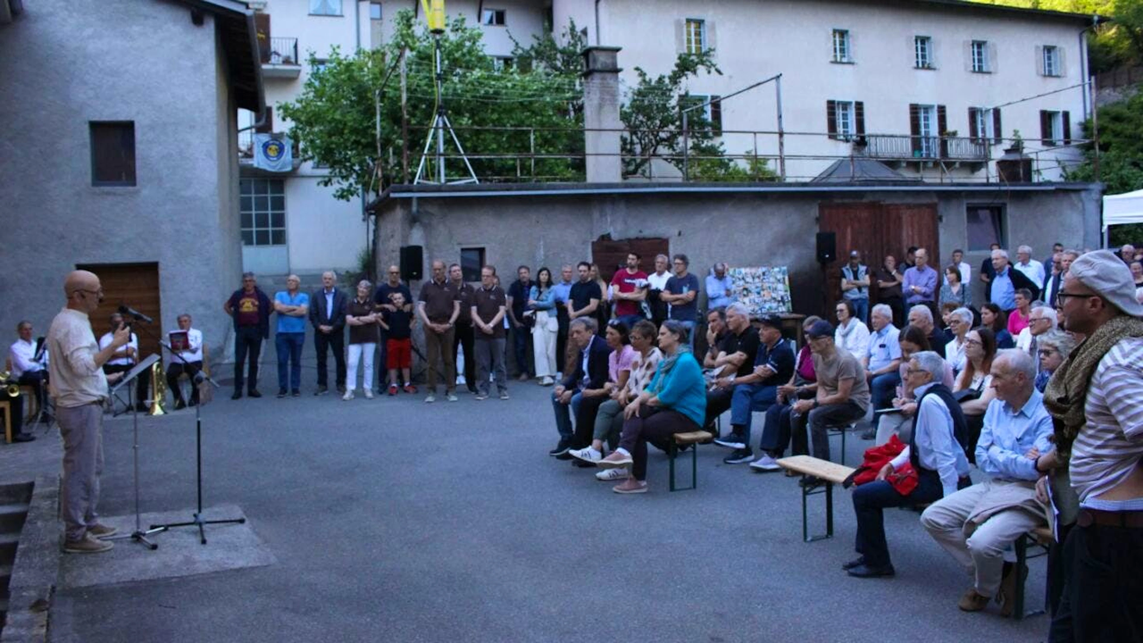 Un numeroso pubblico ha assistito ieri all'inaugurazione e al taglio del nastro del Museo del Tabacco a Brusio.