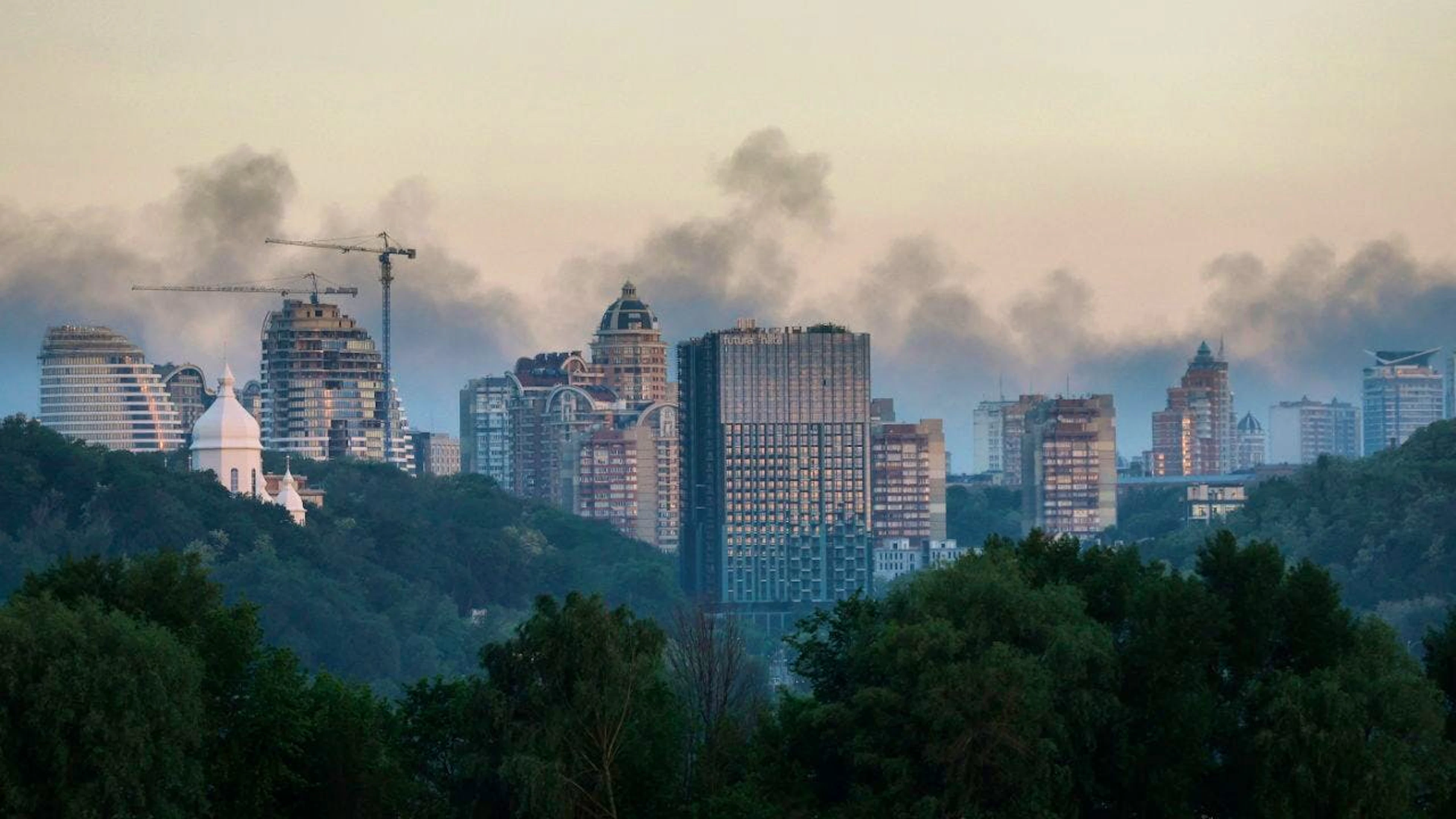 La Russie a visé l'Ukraine avec «90 missiles et 600 drones», dont respectivement 55 et 549 ont été interceptés, a indiqué l'armée ukrainienne dimanche matin.