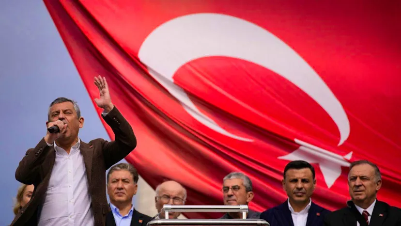 Turkey: Tensions rise after dismissal of opposition leader