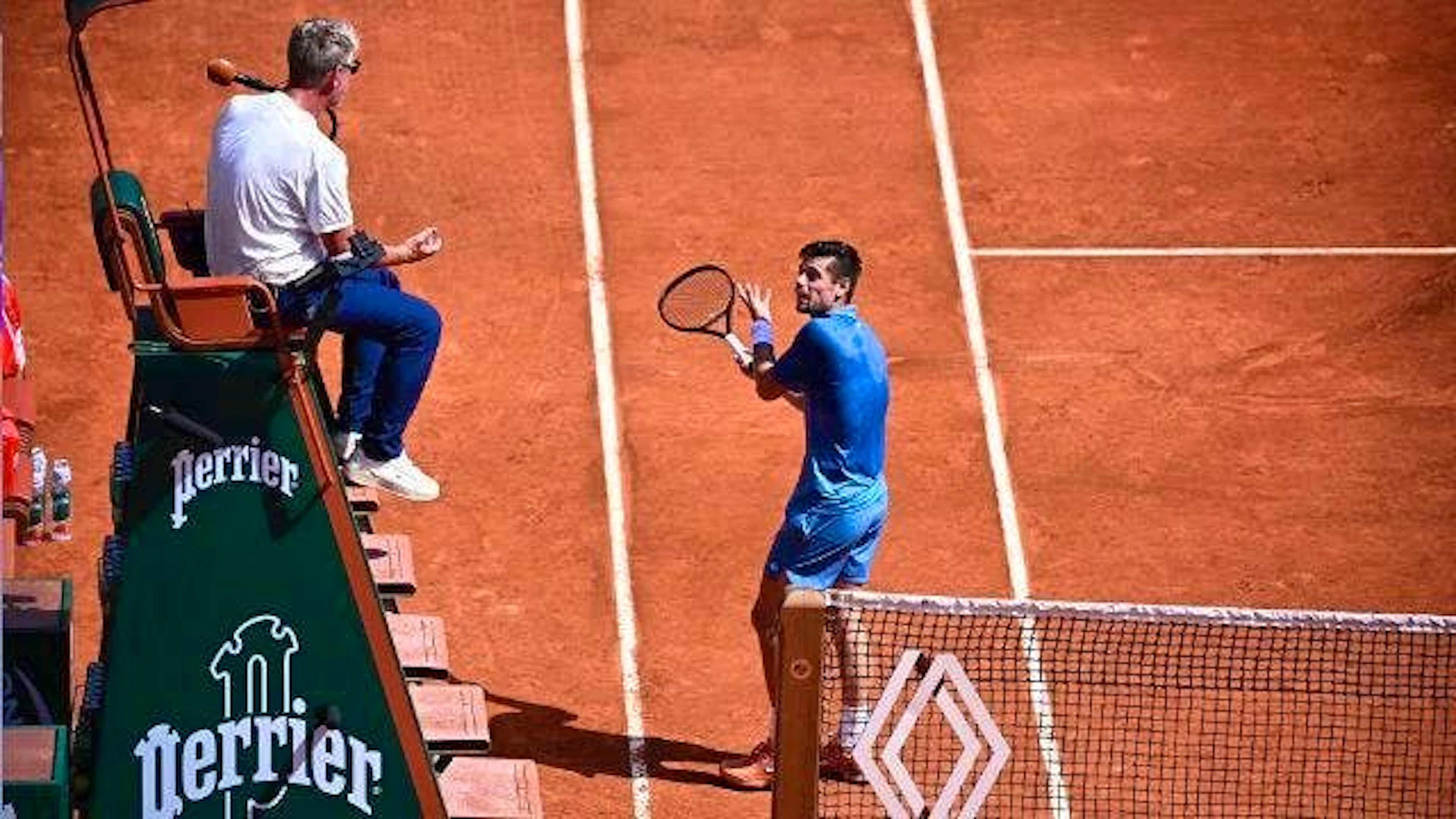 Arthur Gea had a piquant problem during his opening match - but the umpire remains stubborn.