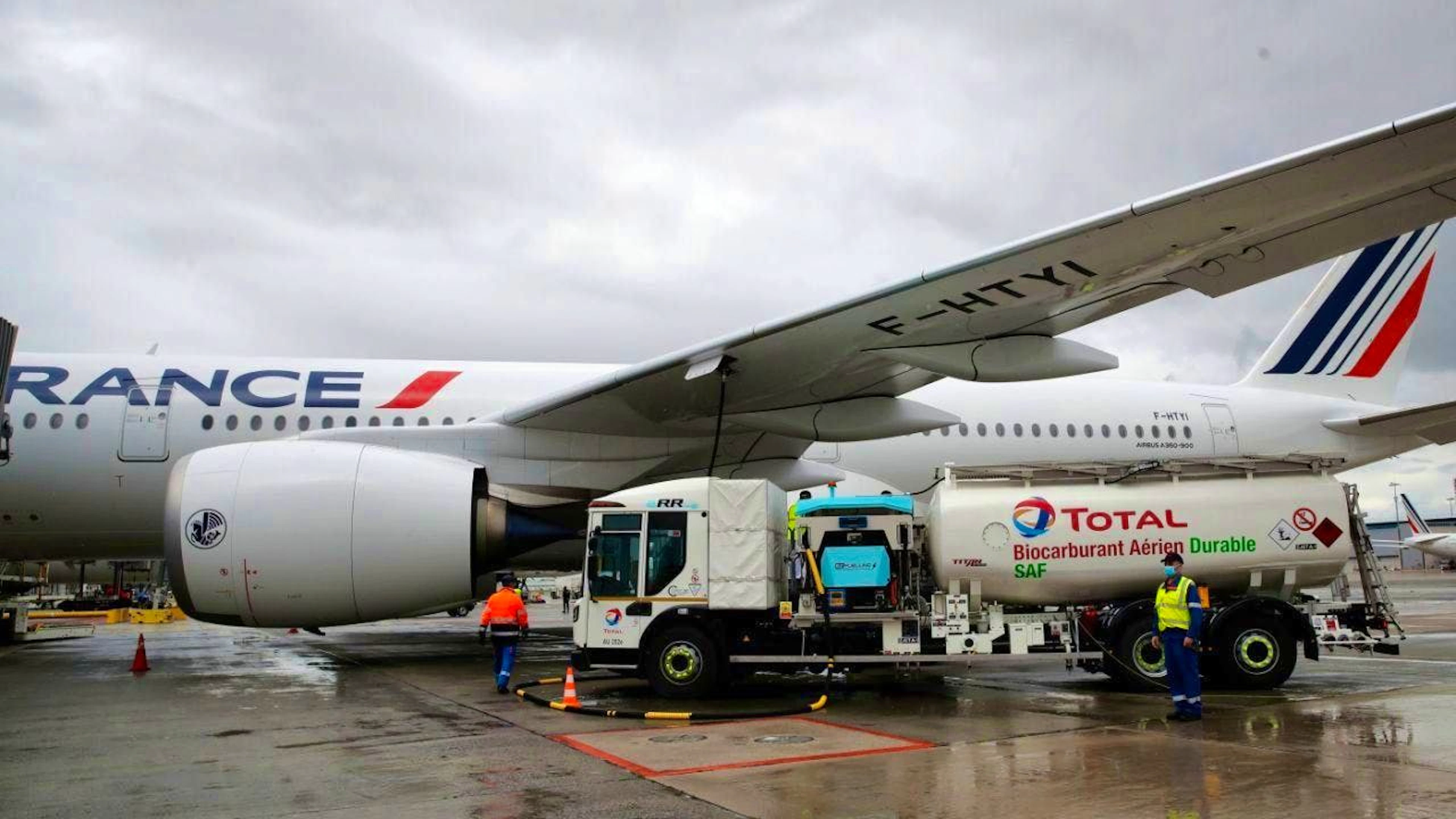 The Australian airline Qantas will now not receive the first of the 12 customized long-haul A350 aircraft it ordered until April 2027. (symbolic image)