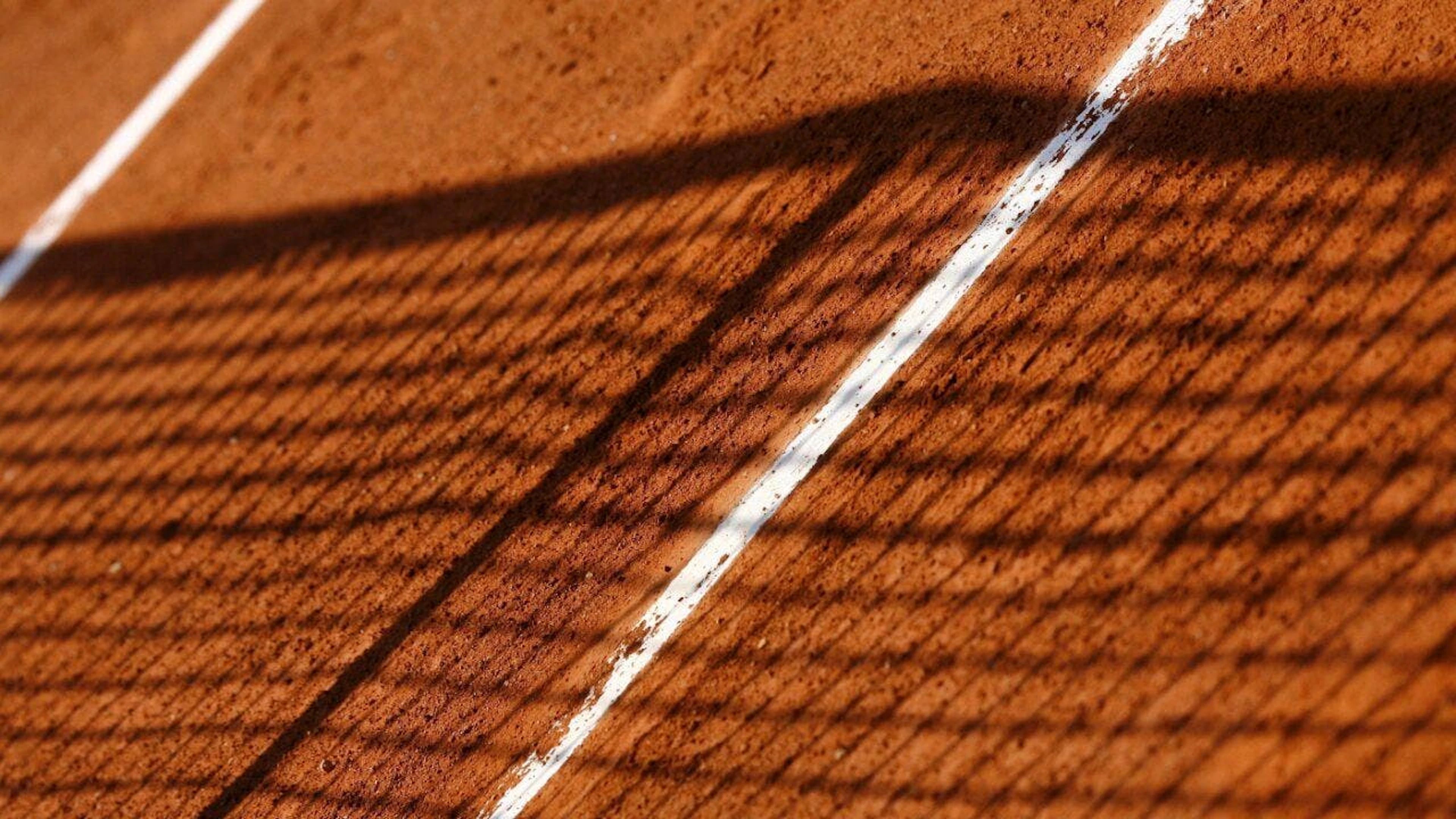 L'ondata di caldo su Parigi e molte altre regioni francesi arriva proprio nei giorni in cui si è aperto alla Porte d'Auteuil di Parigi il Roland Garros, il celebre torneo di Tennis del grande Slam.