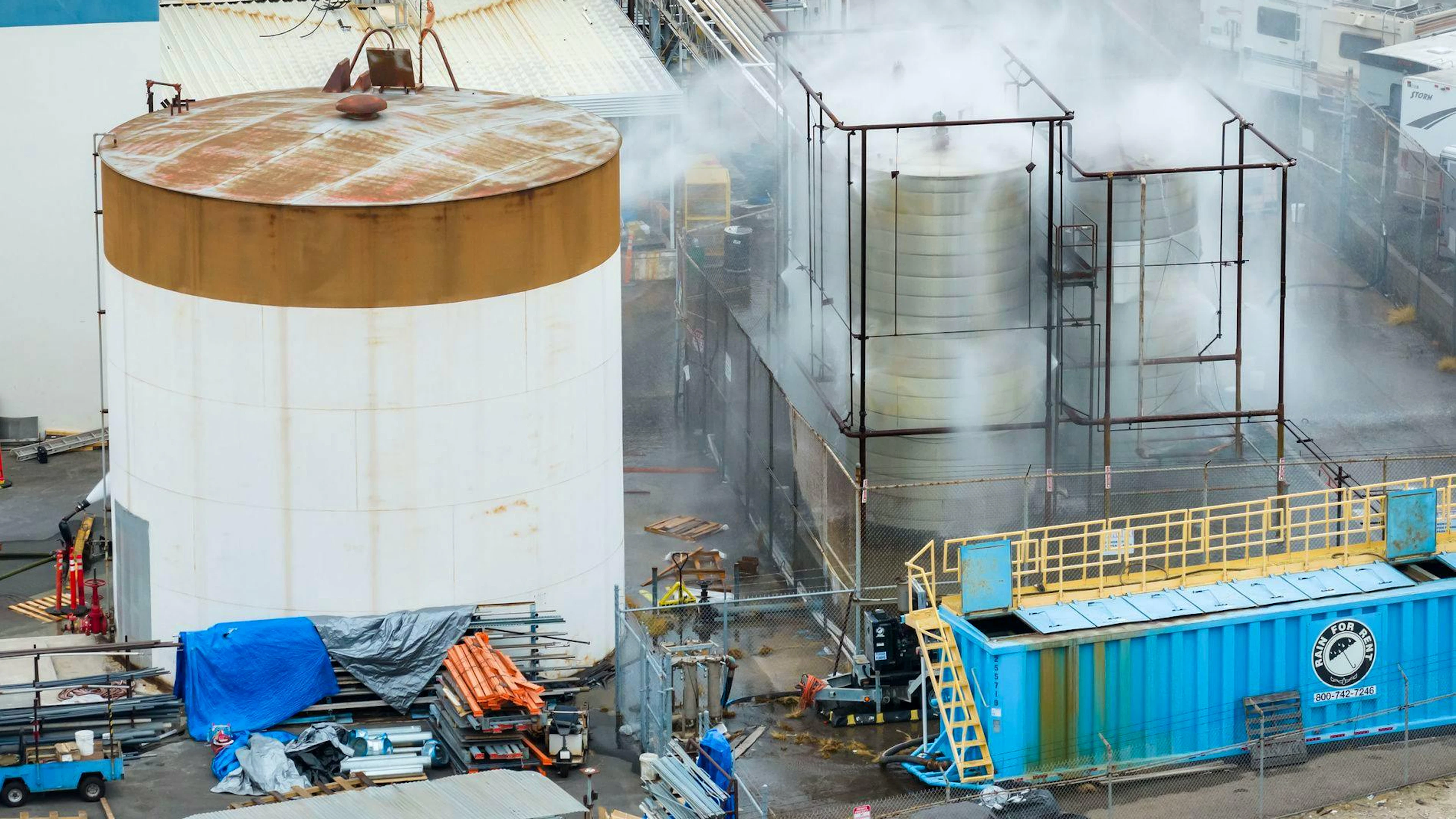 Depuis vendredi, un réservoir contenant environ 26'000 litres de méthacrylate de méthyle, un liquide inflammable utilisé pour la fabrication de plastique, menaçait de s'épandre dans l'environnement ou d'exploser.