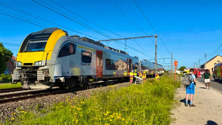 Belgium: Train crashes into school bus - four people dead