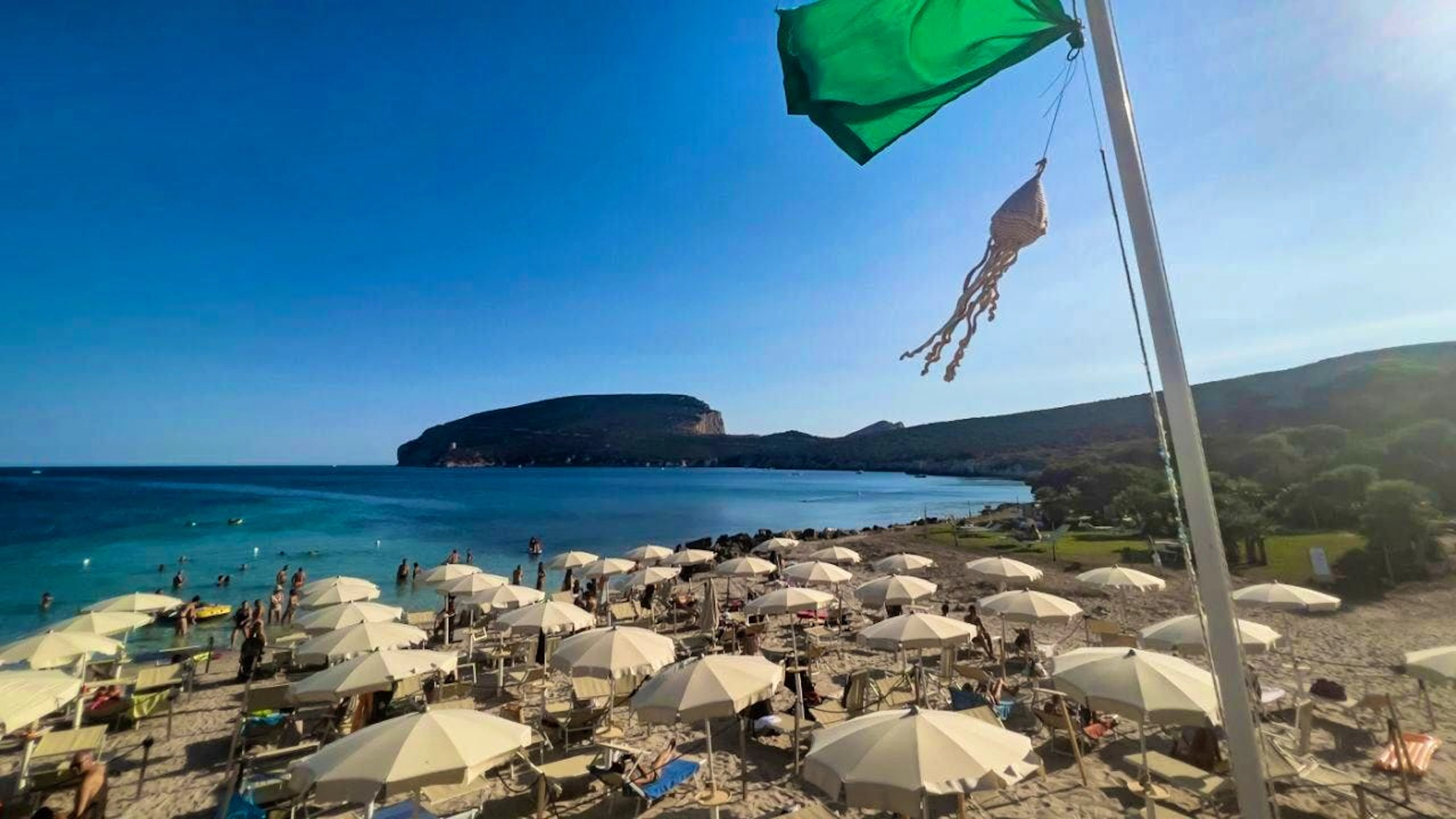 Un turista francese è stato sorpreso in Sardegna con circa 40 chilogrammi di sabbia, ciottoli e conchiglie. 