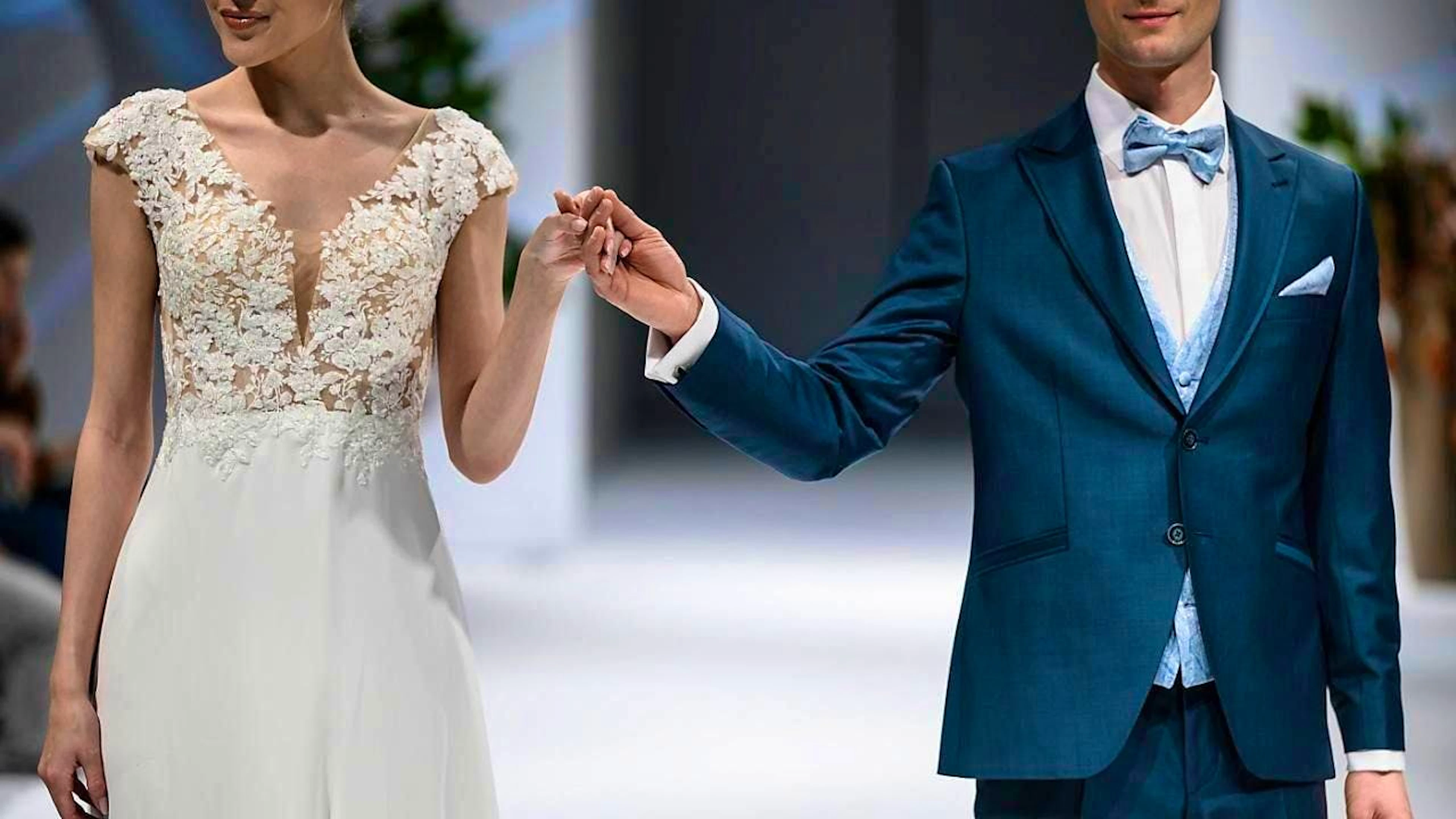 Anche le donne ricevono meno denaro se sono sposate.