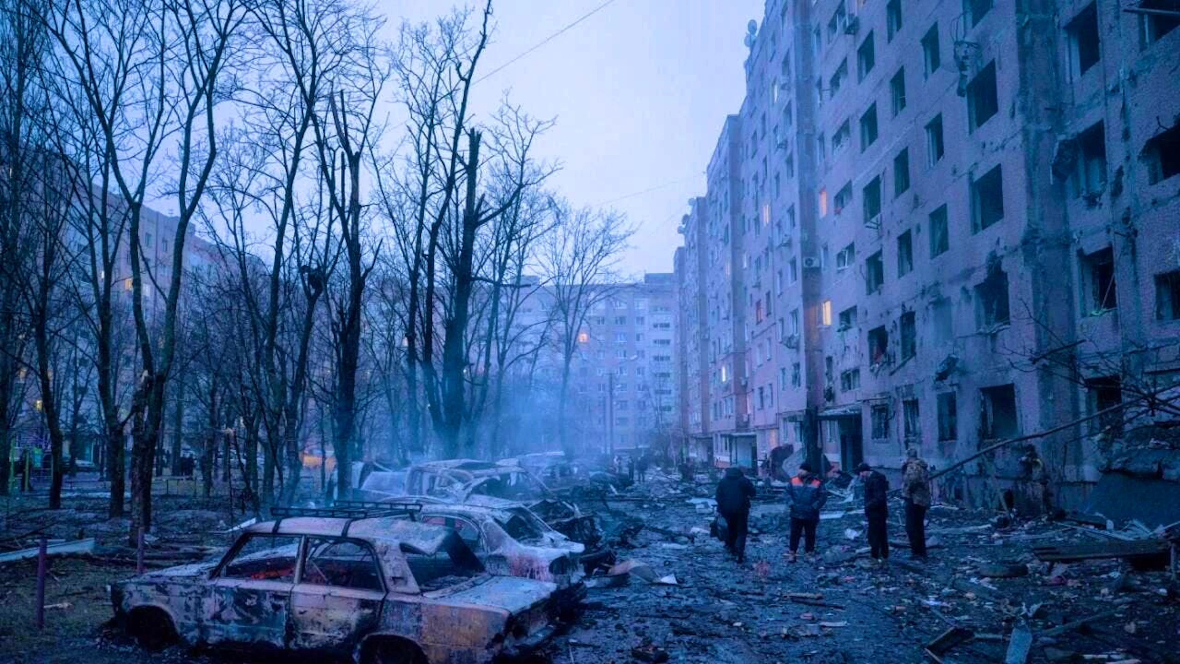 HANDOUT - Damaged cars in the yard of a residential neighborhood after a Russian airstrike. Photo: Iryna Rybakova/Ukrainian 93rd Mechanized brigade via AP/dpa - ATTENTION: For editorial use only and only with full citation of the above credit
