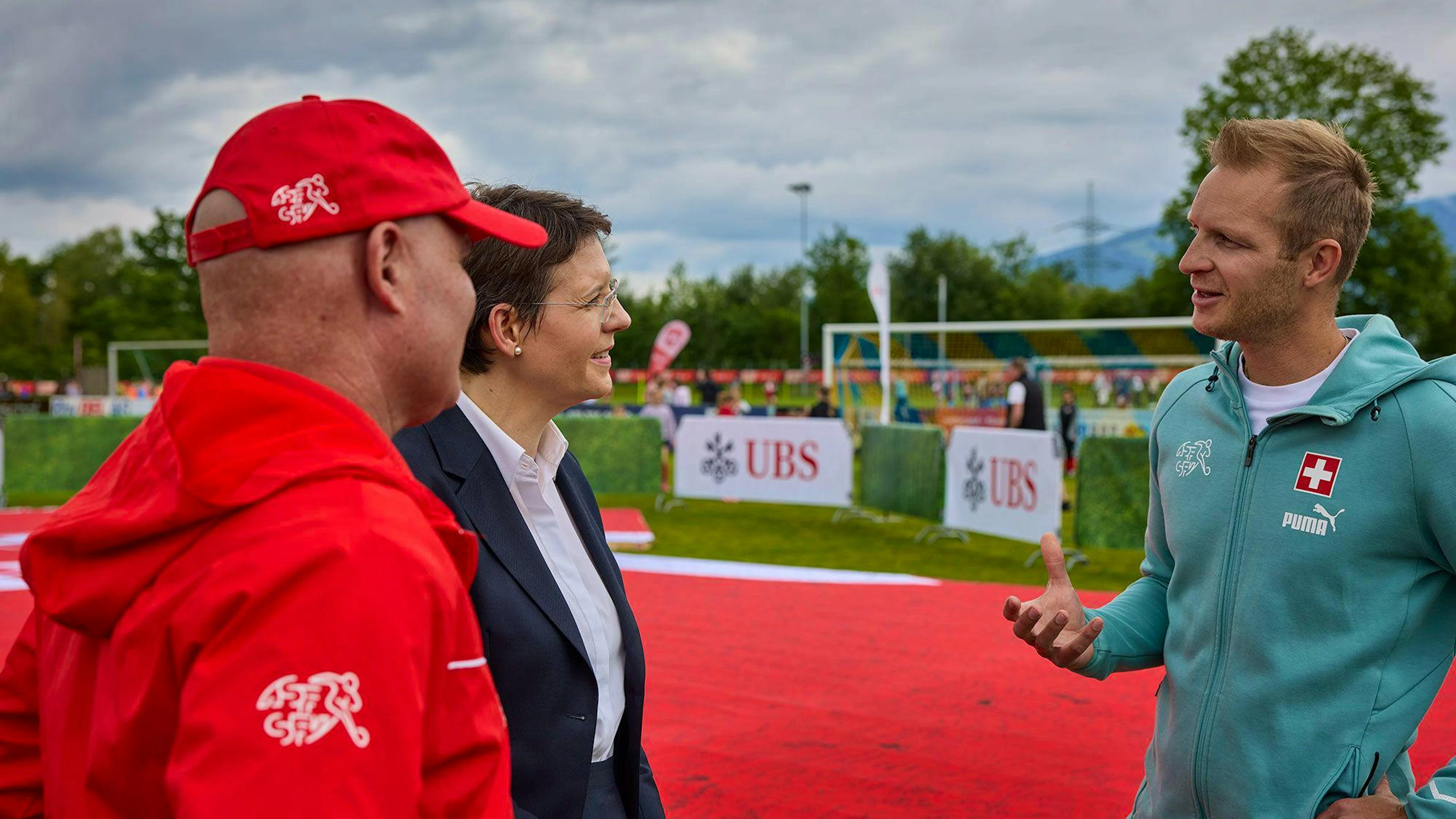 Grütter und Keller im Gespräch mit Bettina Gürtler, UBS Head Personal Banking Ostschweiz.