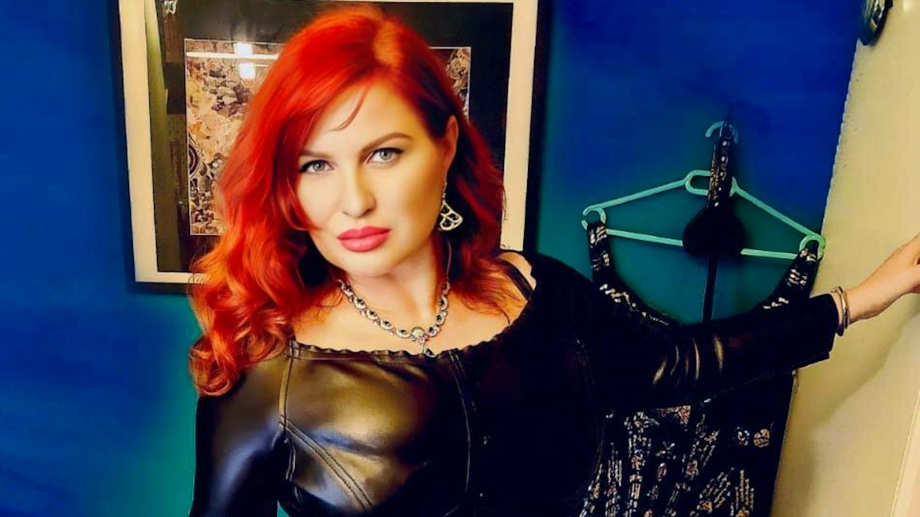 Nach der Corona-Pandemie überlegte ich mir, wie ich mich weiterentwickeln kann in meinem Job – und absolvierte danach eine Ausbildung zur Domina: Fetisch Lady Dame Karo.