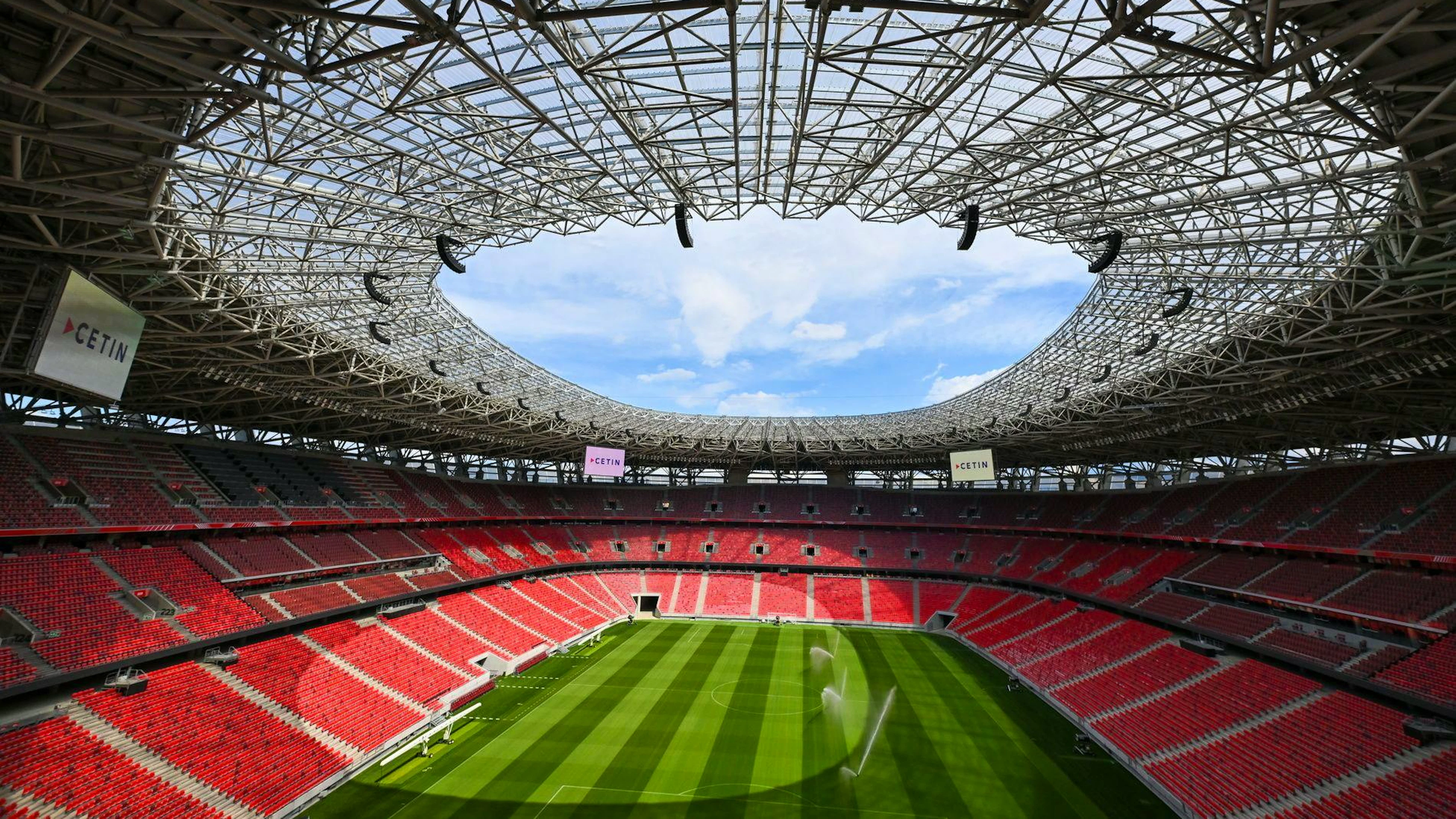 La Puskás Aréna vue de l'intérieur.