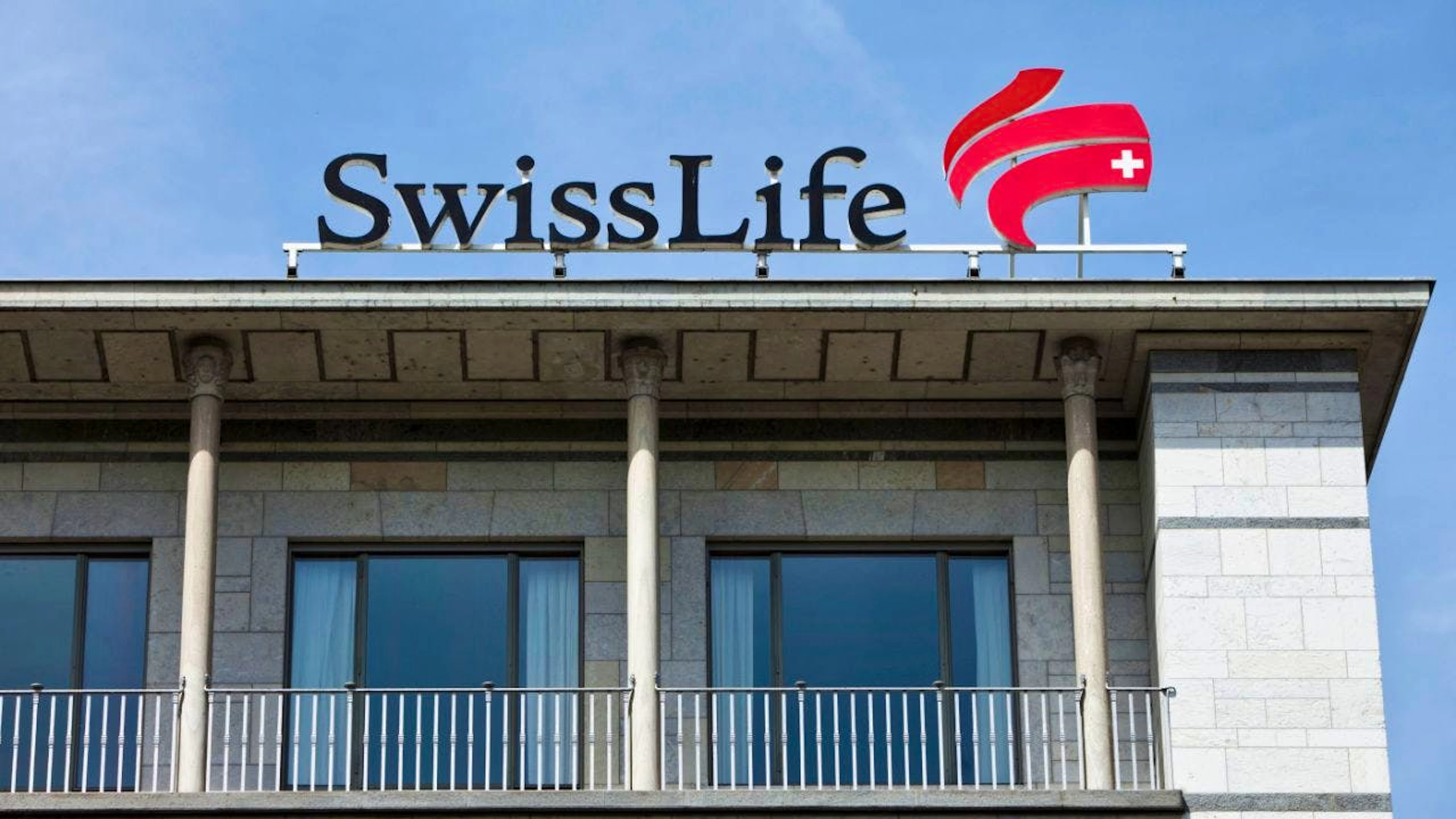 Le nombre de clients entreprises est resté stable à 49'200. Swiss Life aurait assuré la rentabilité des nouvelles affaires grâce à une «politique de souscription prudente». Le nombre de salariés activement assurés s'élevait quant à lui à près de 497'000.