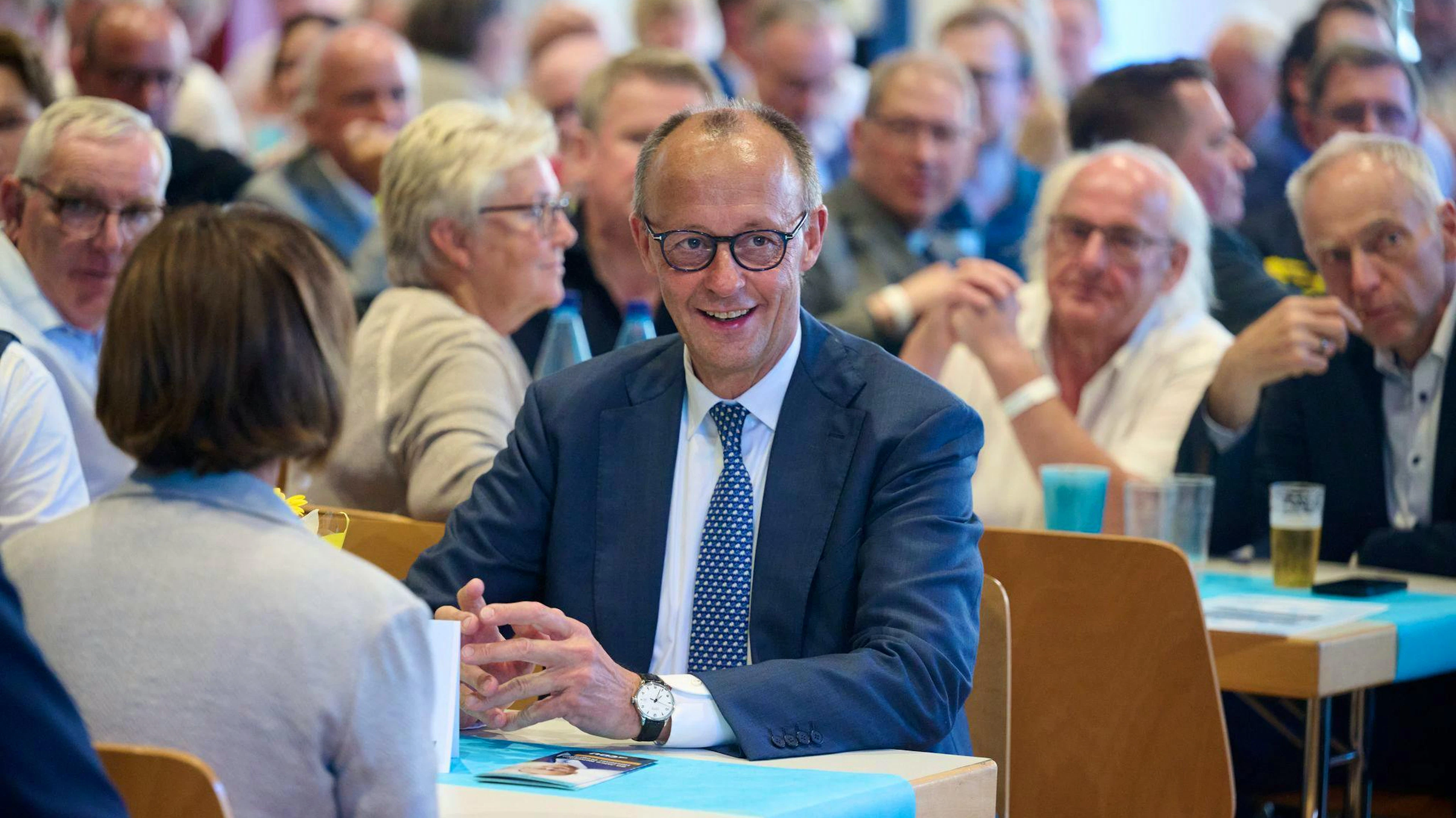 Ein Wohlfühltermin für Friedrich Merz: Eine CDU-Festveranstaltung in seiner Heimat Arnsberg.