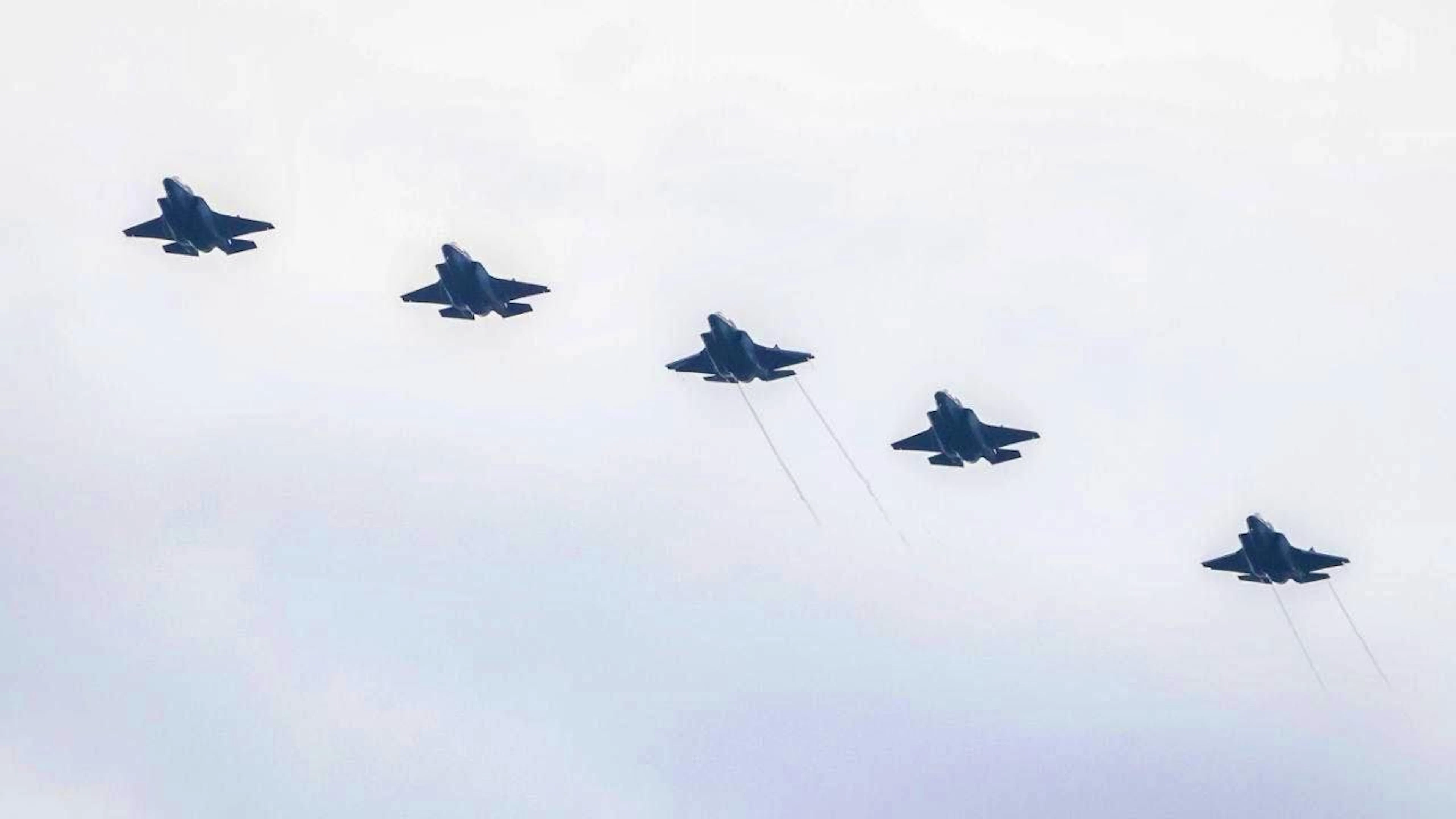 ARCHIVE - US Marines Lockheed Martin F-35B fighter jets fly over Roosevelt Roads Naval Station. Photo: Kendall Torres Cortés/dpa