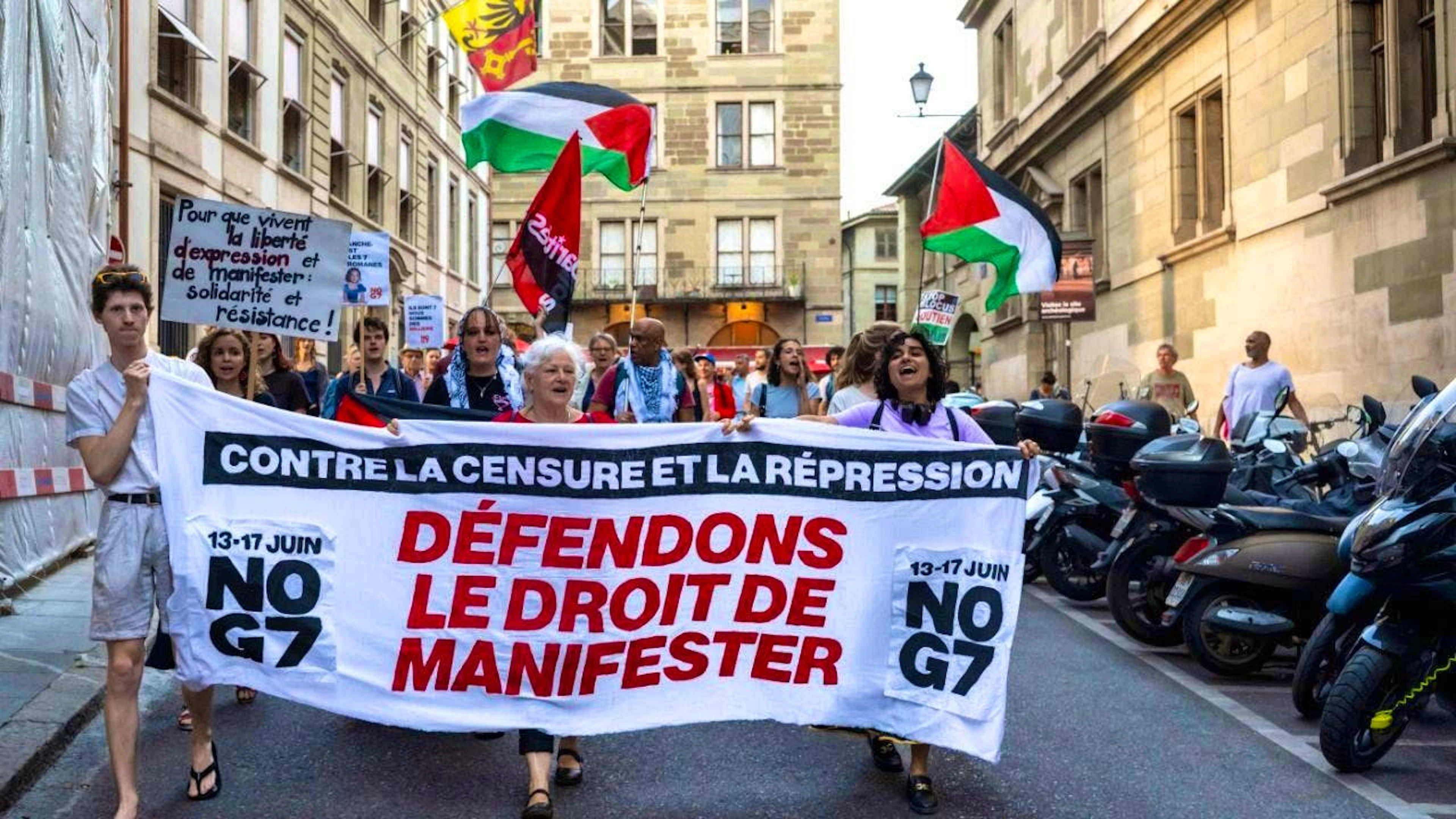 On Thursday evening, the Geneva cantonal parliament refused to ban a demonstration on June 14 on the fringes of the G7 summit, as the FDP had demanded. Meanwhile, around 150 people campaigned for the right to demonstrate.
