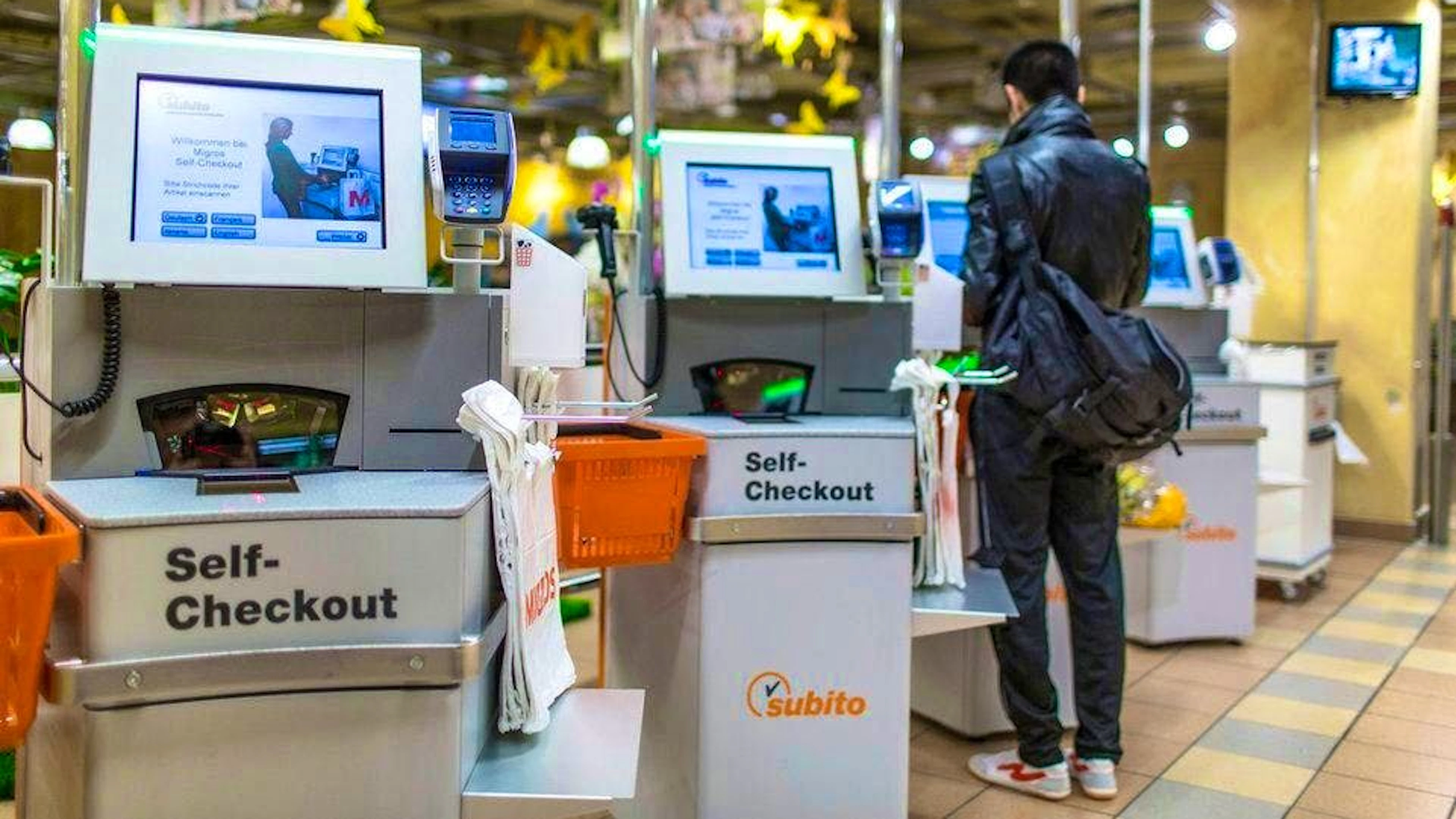 Le casse a scansione automatica sono ormai uno standard in quasi tutti i negozi.