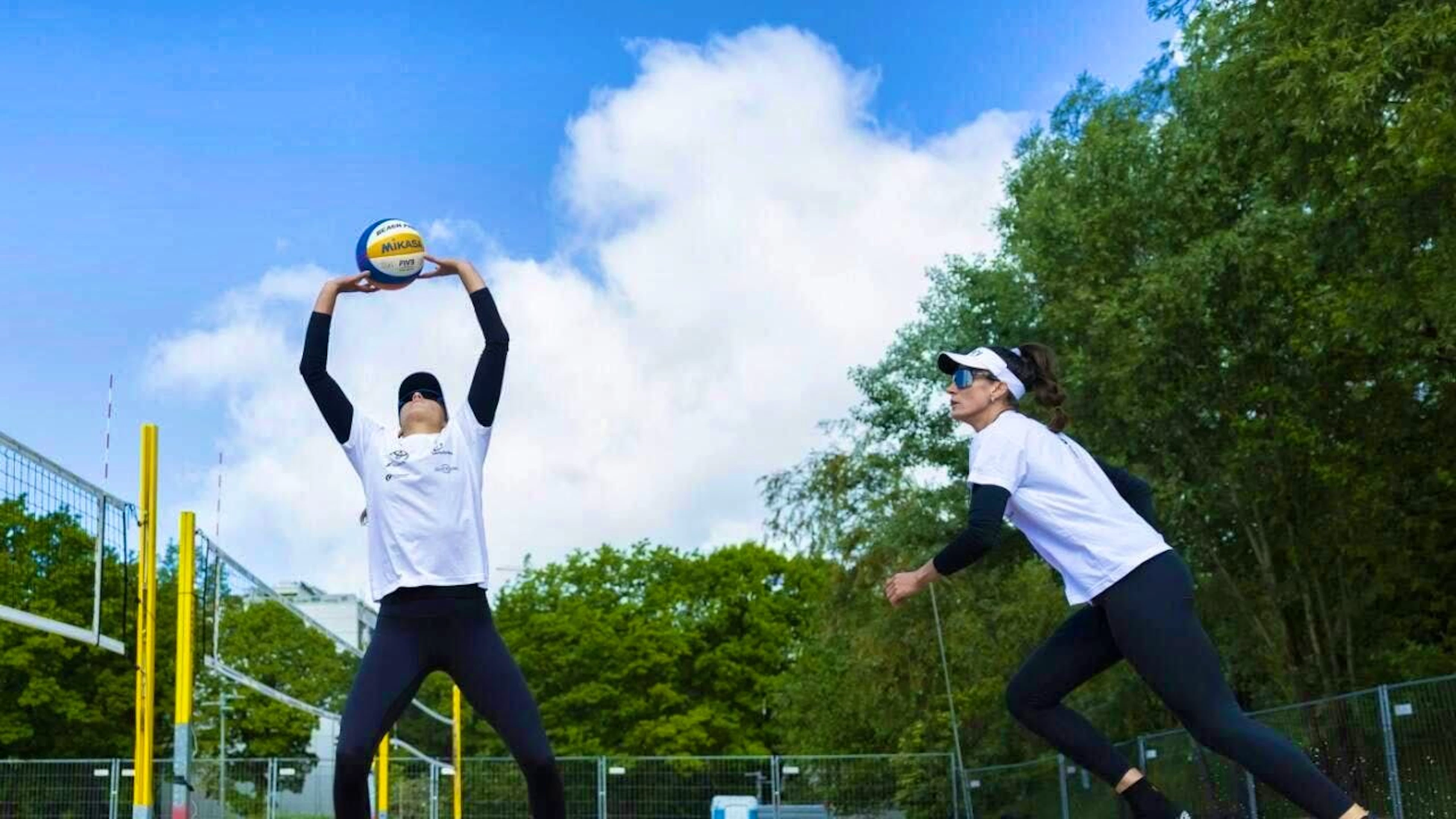Joana Mäder (right) and Leona Kernen training in Bern